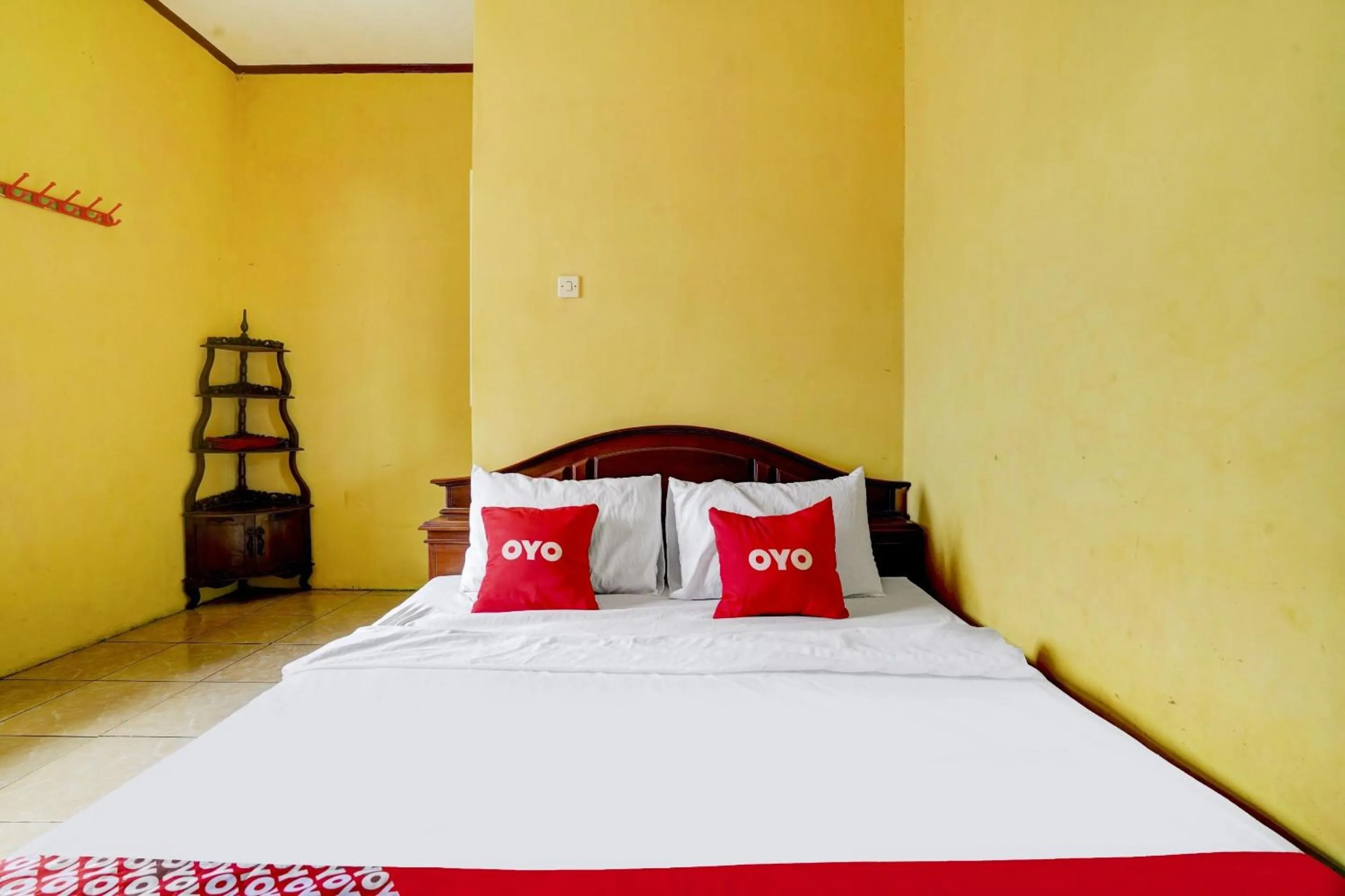 Bedroom, Bed in Hotel O Wisma Al-fahmi Syariah