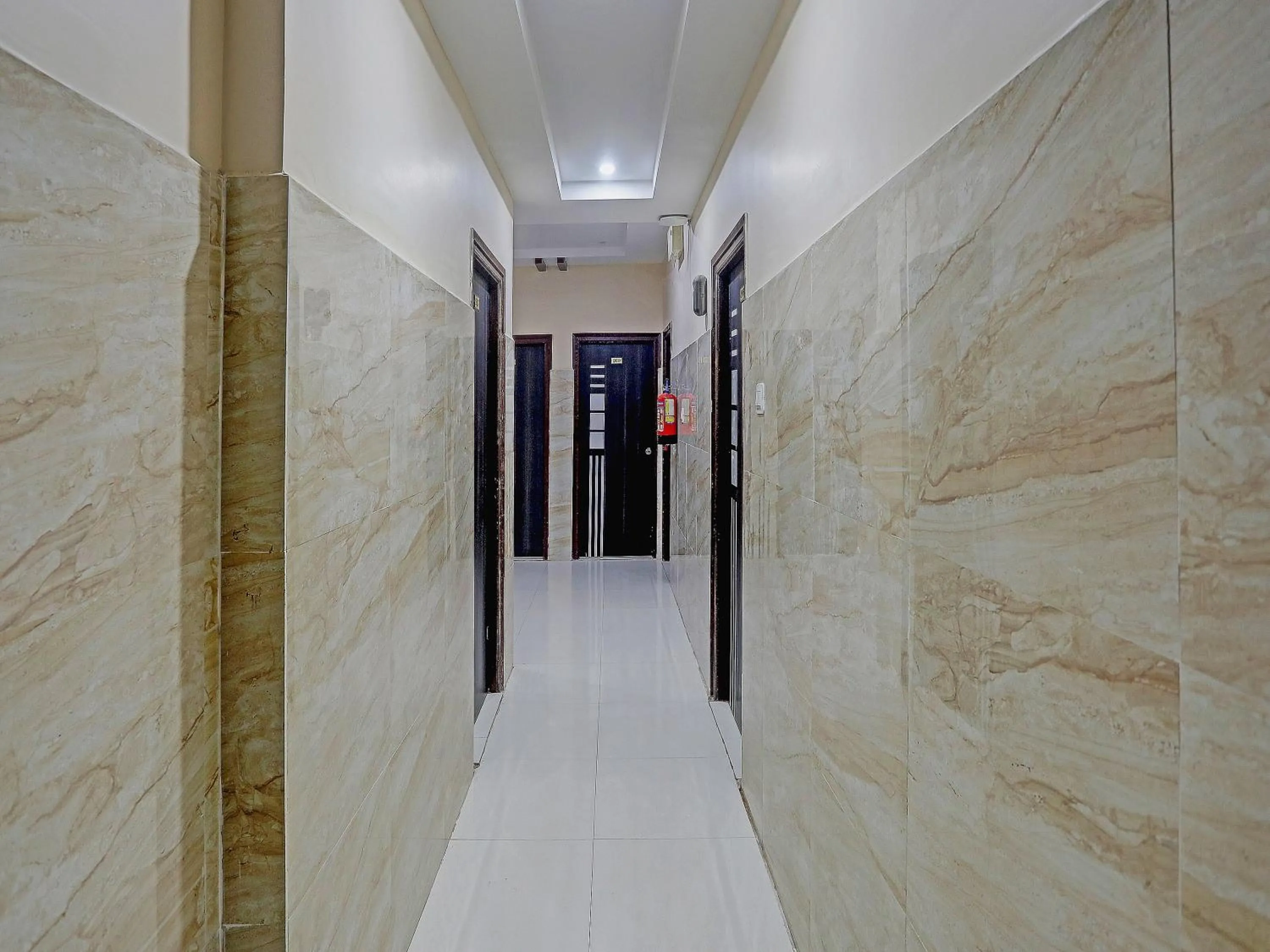 Lobby or reception in Collection O White House Near KIMS Kondapur.