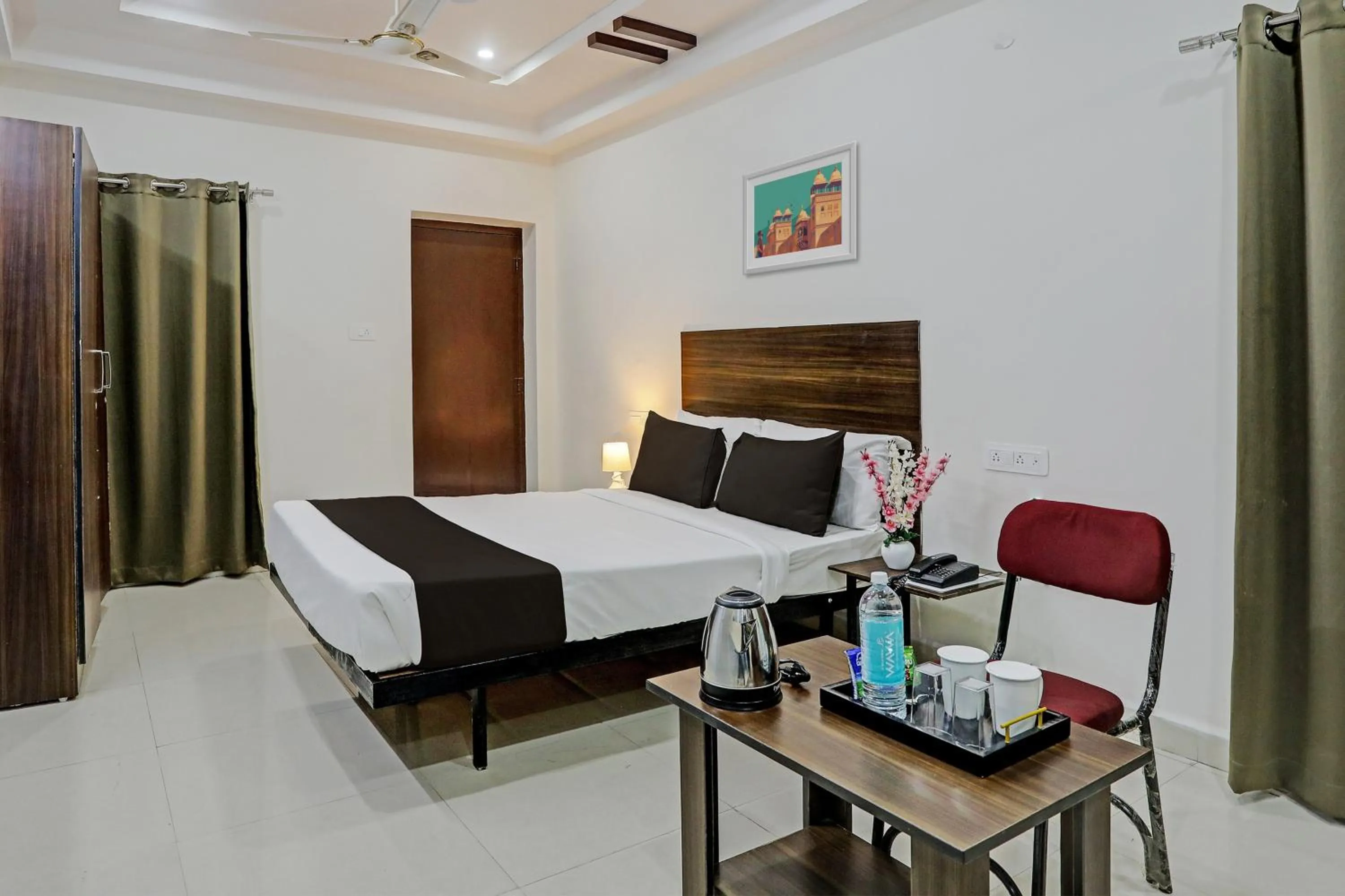 Bedroom in Collection O White House Near KIMS Kondapur.