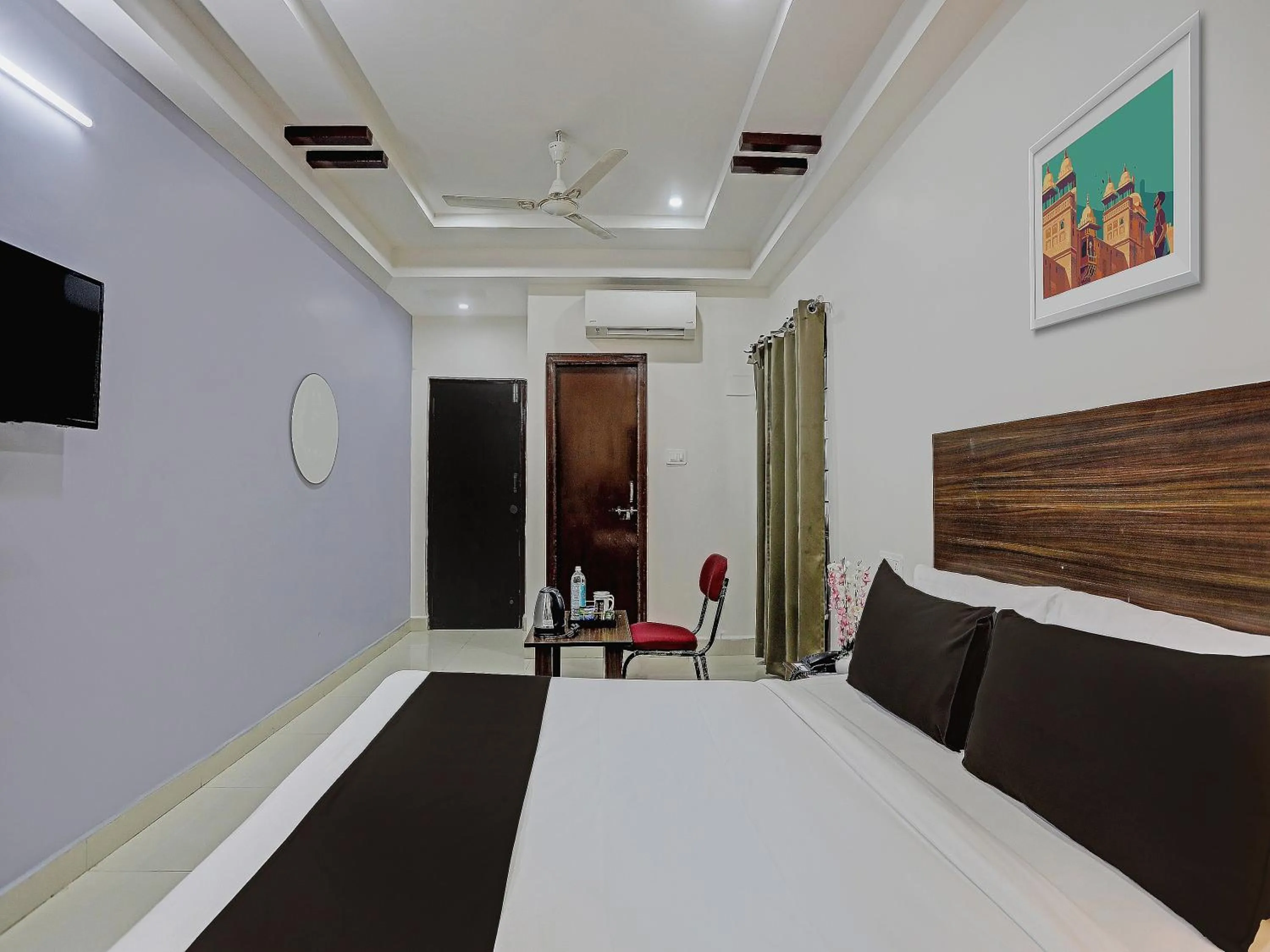 Bedroom in Collection O White House Near KIMS Kondapur.