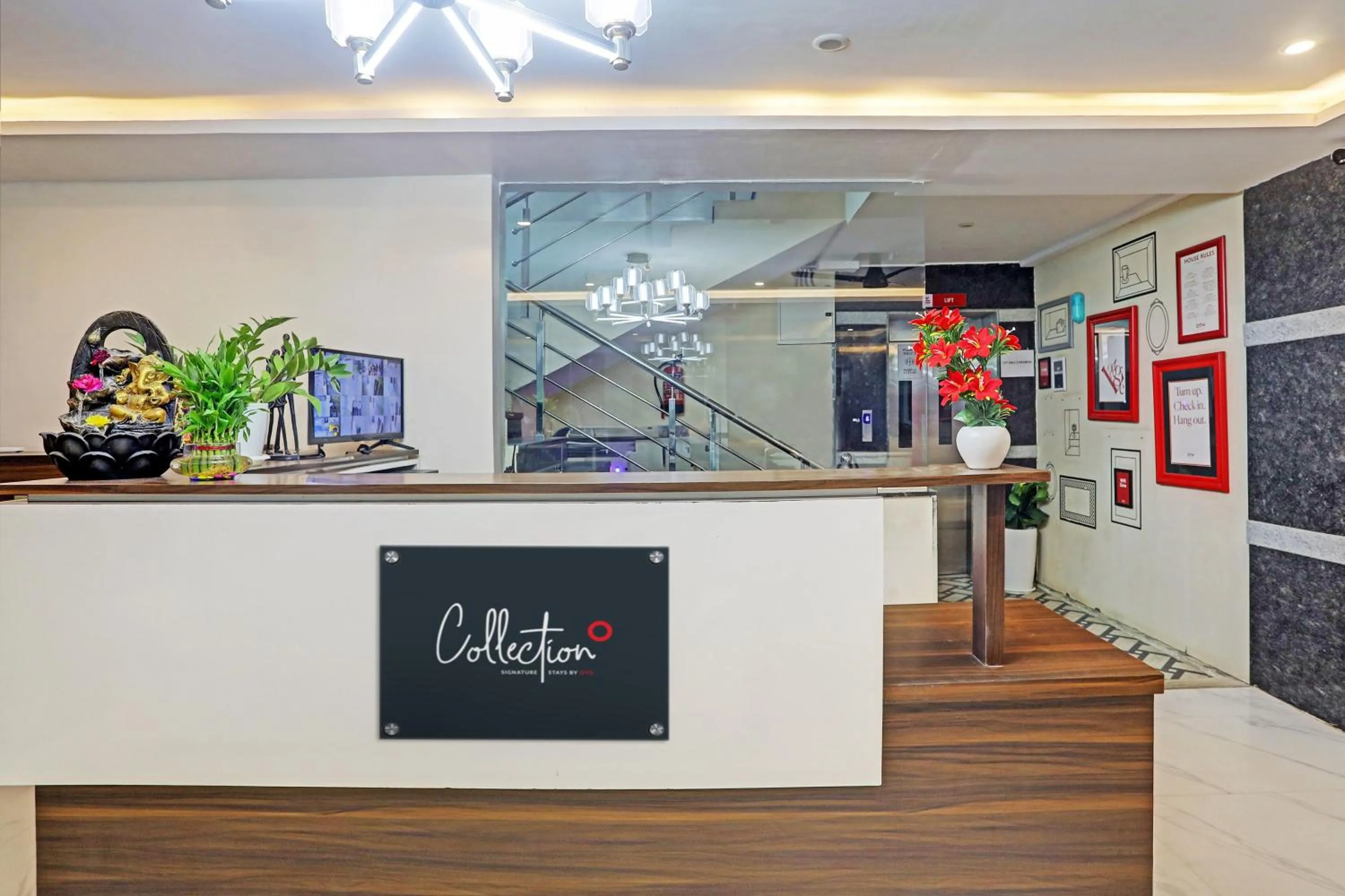 Lobby or reception in Collection O White House Near KIMS Kondapur.