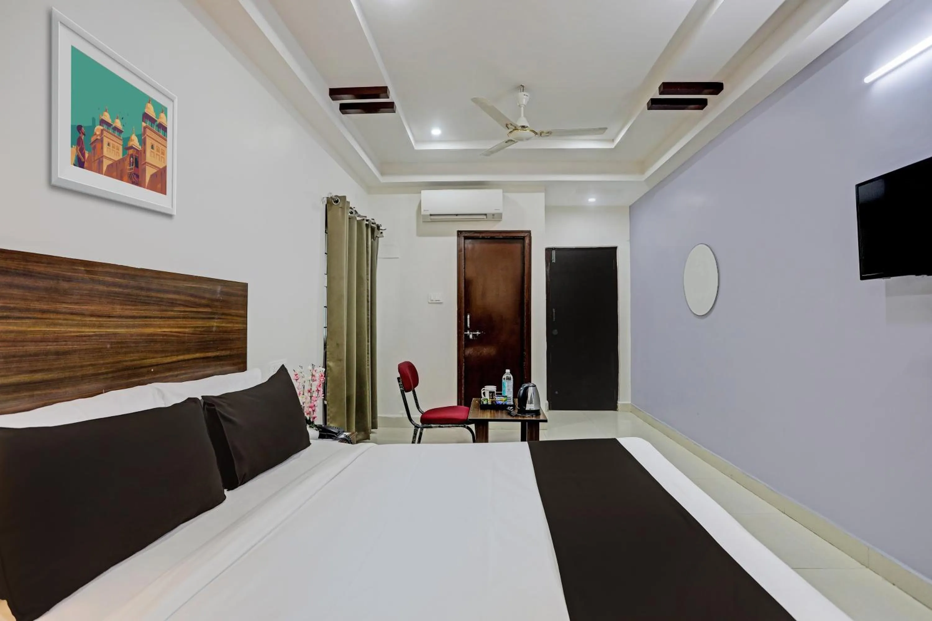 Bedroom in Collection O White House Near KIMS Kondapur.