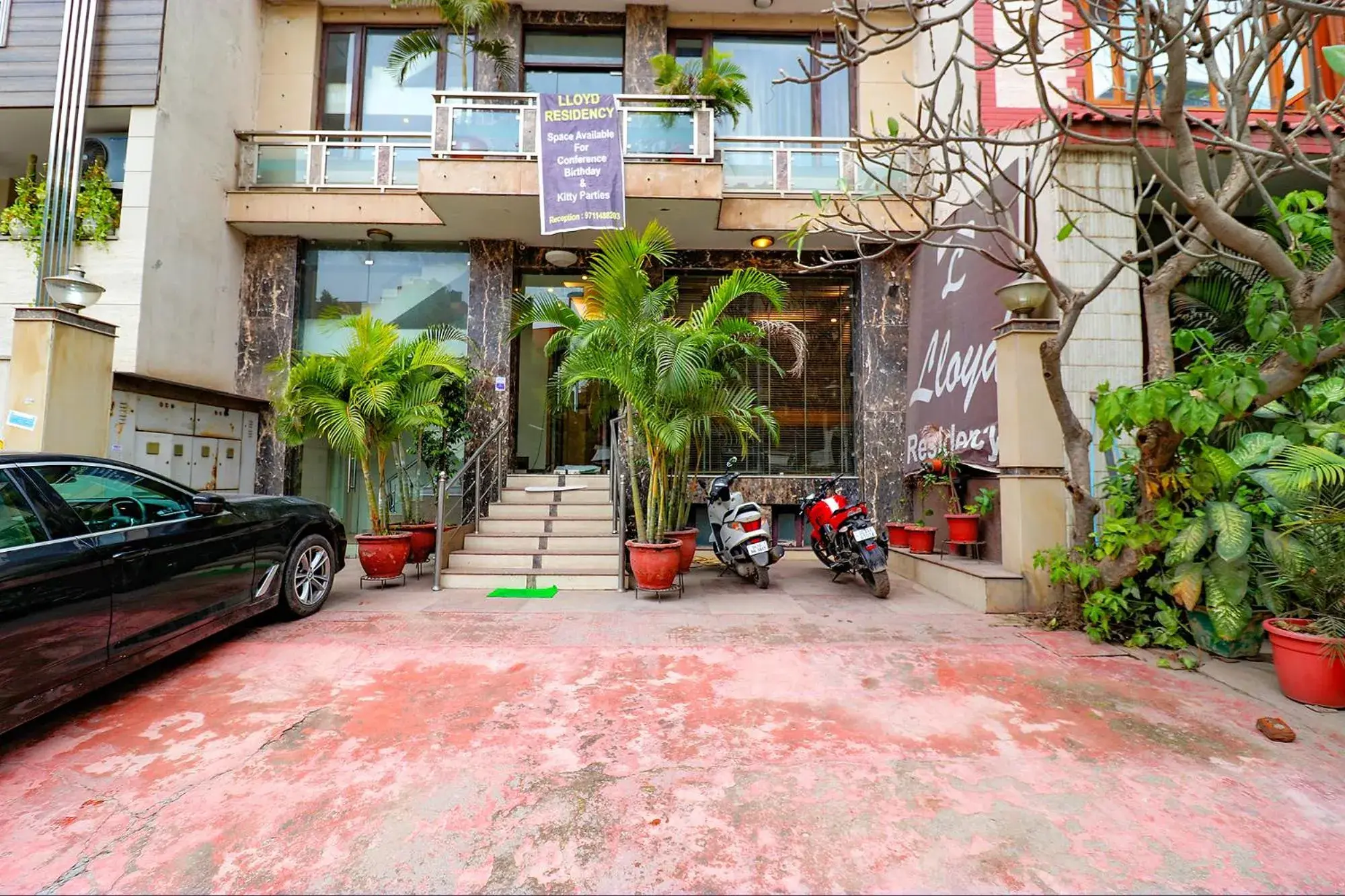 Facade/entrance in FabExpress Llyod Residency Facade/entrance in FabExpress Llyod Residency