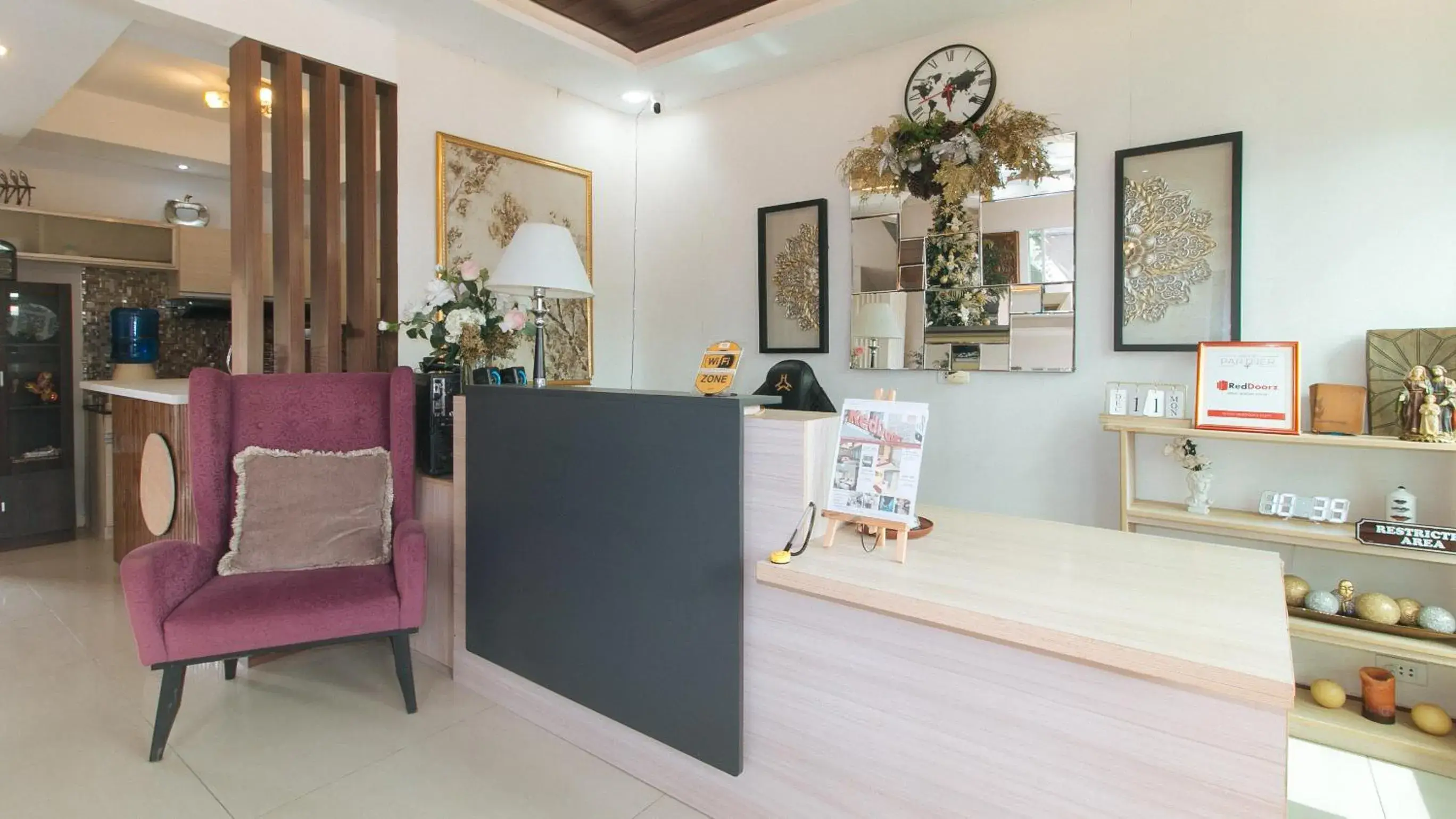 Lobby or reception in RedDoorz Hostel @ St. Paul Village LapuLapu Lobby or reception in RedDoorz Hostel @ St. Paul Village LapuLapu