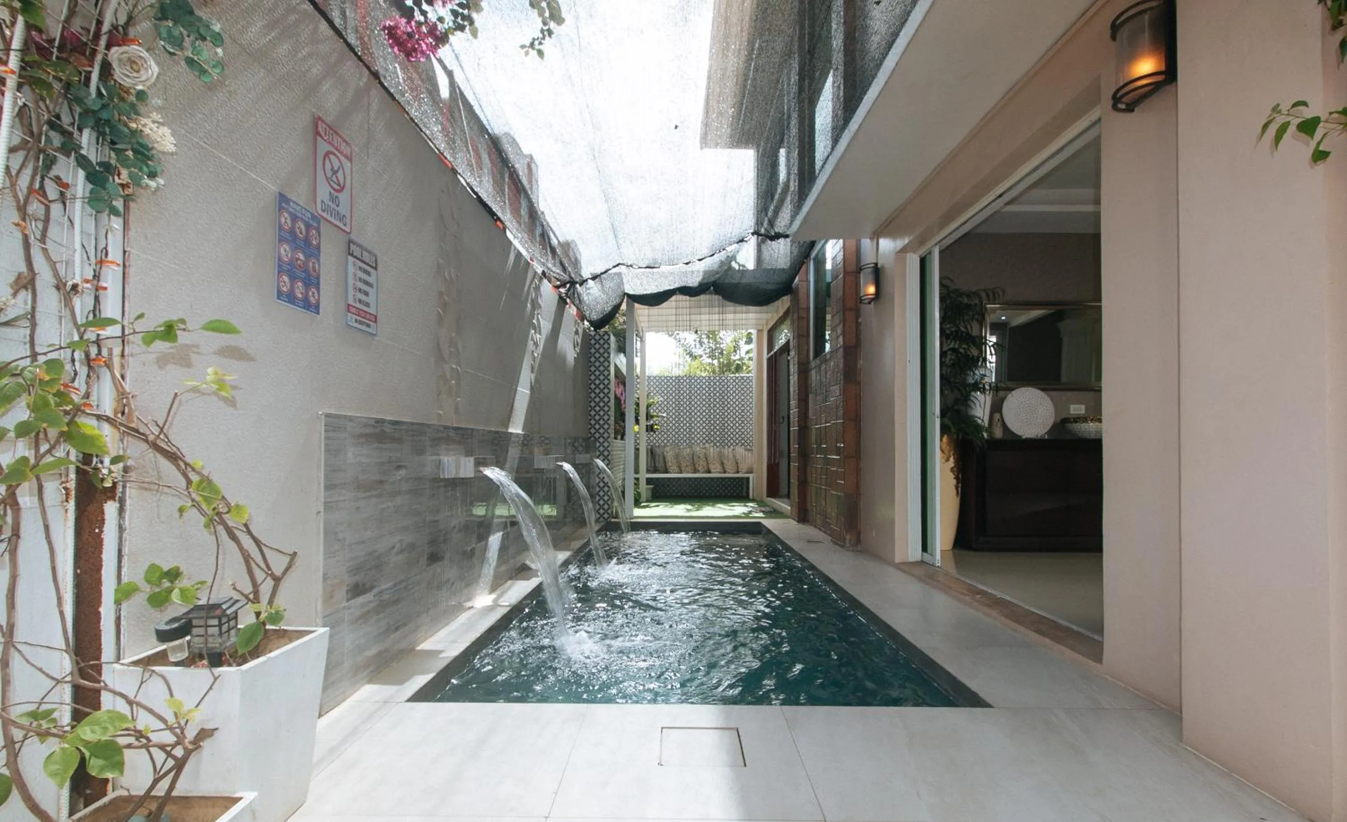 Swimming pool in RedDoorz Hostel @ St. Paul Village LapuLapu