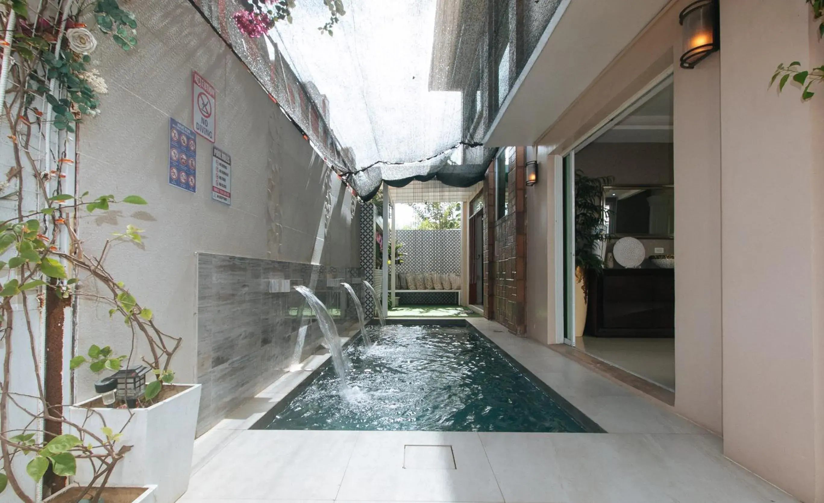 Swimming pool in RedDoorz Hostel @ St. Paul Village LapuLapu Swimming pool in RedDoorz Hostel @ St. Paul Village LapuLapu