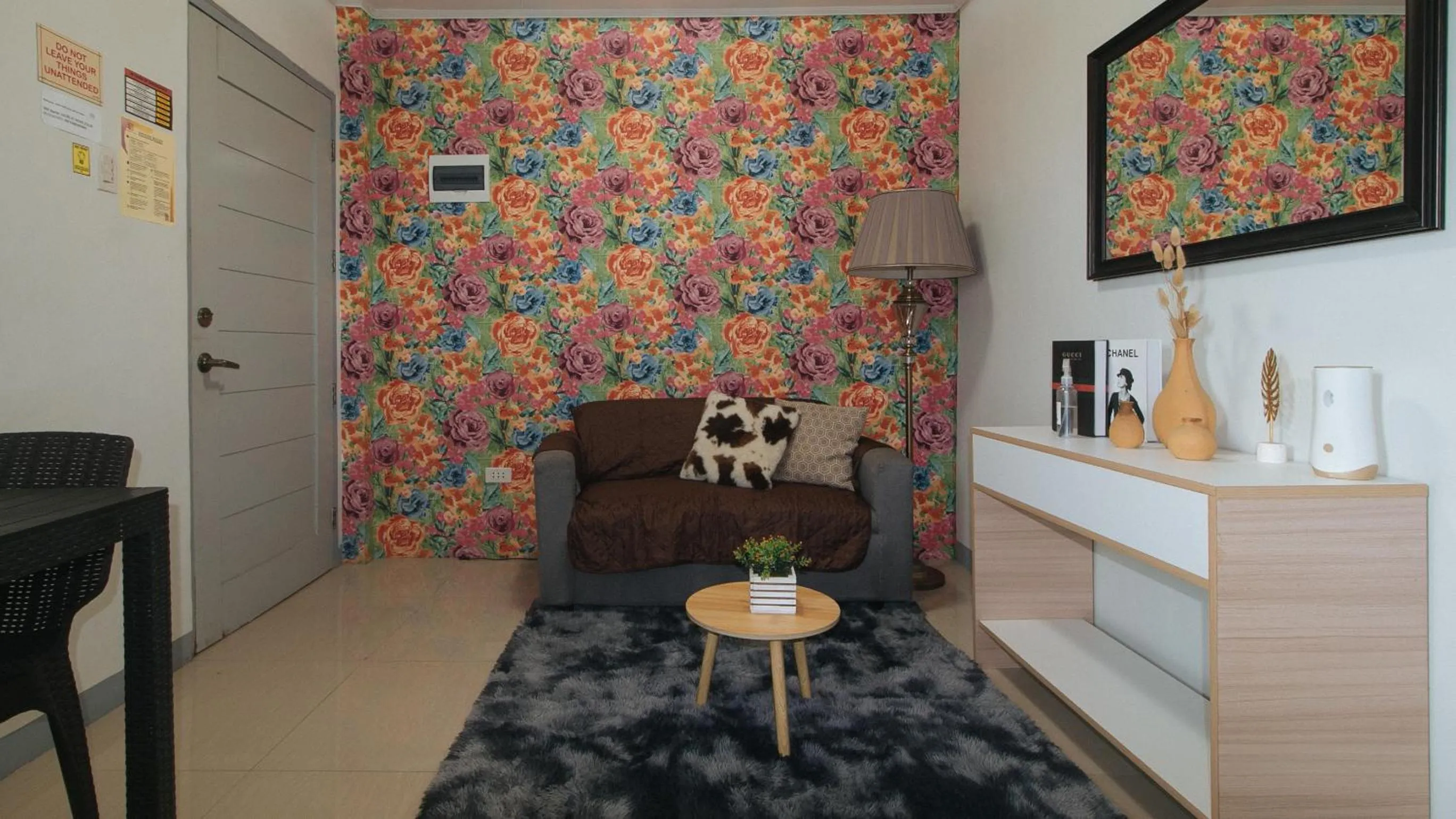 Living room in RedDoorz Hostel @ St. Paul Village LapuLapu