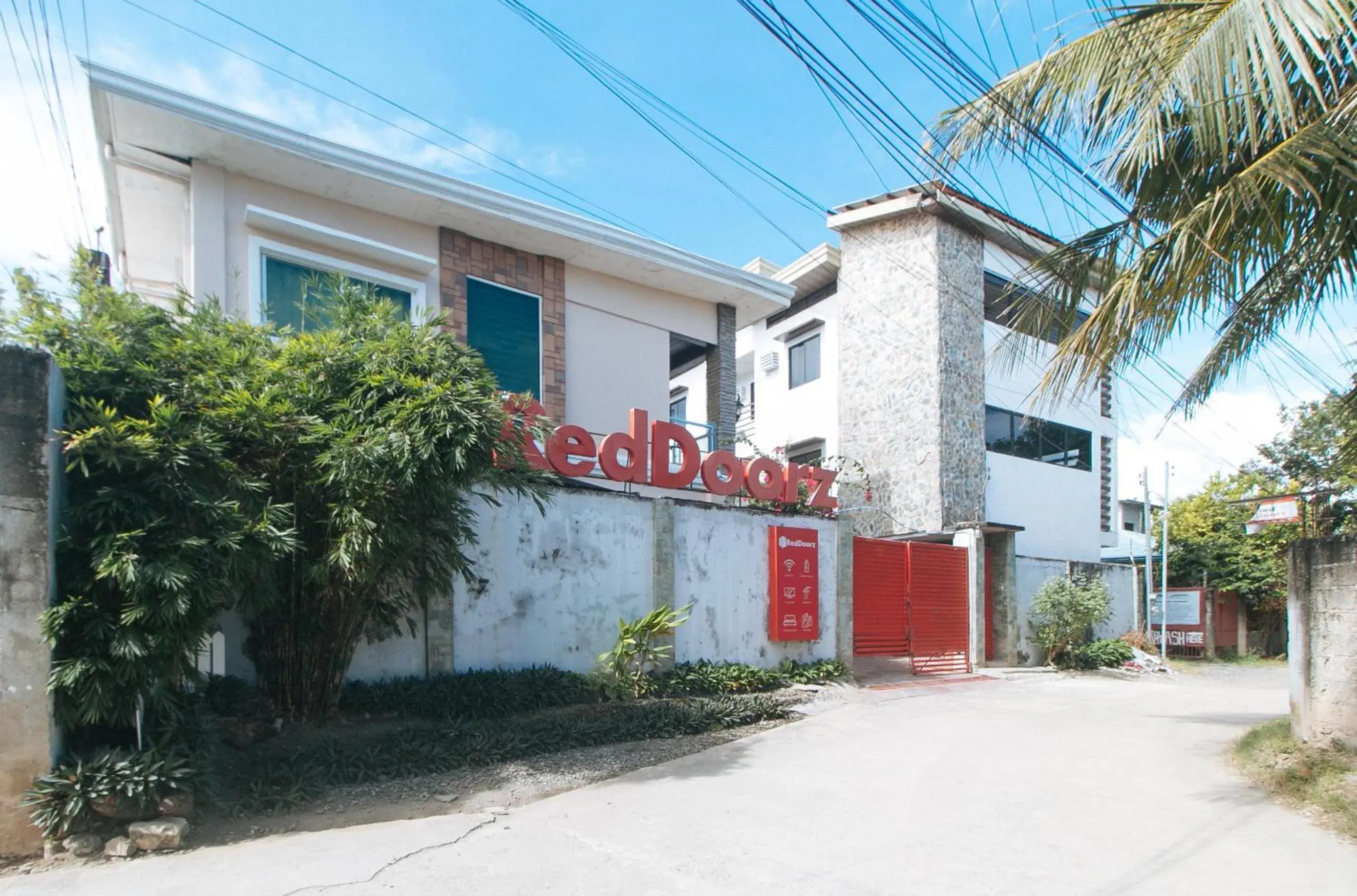 Property building in RedDoorz Hostel @ St. Paul Village LapuLapu Property building in RedDoorz Hostel @ St. Paul Village LapuLapu