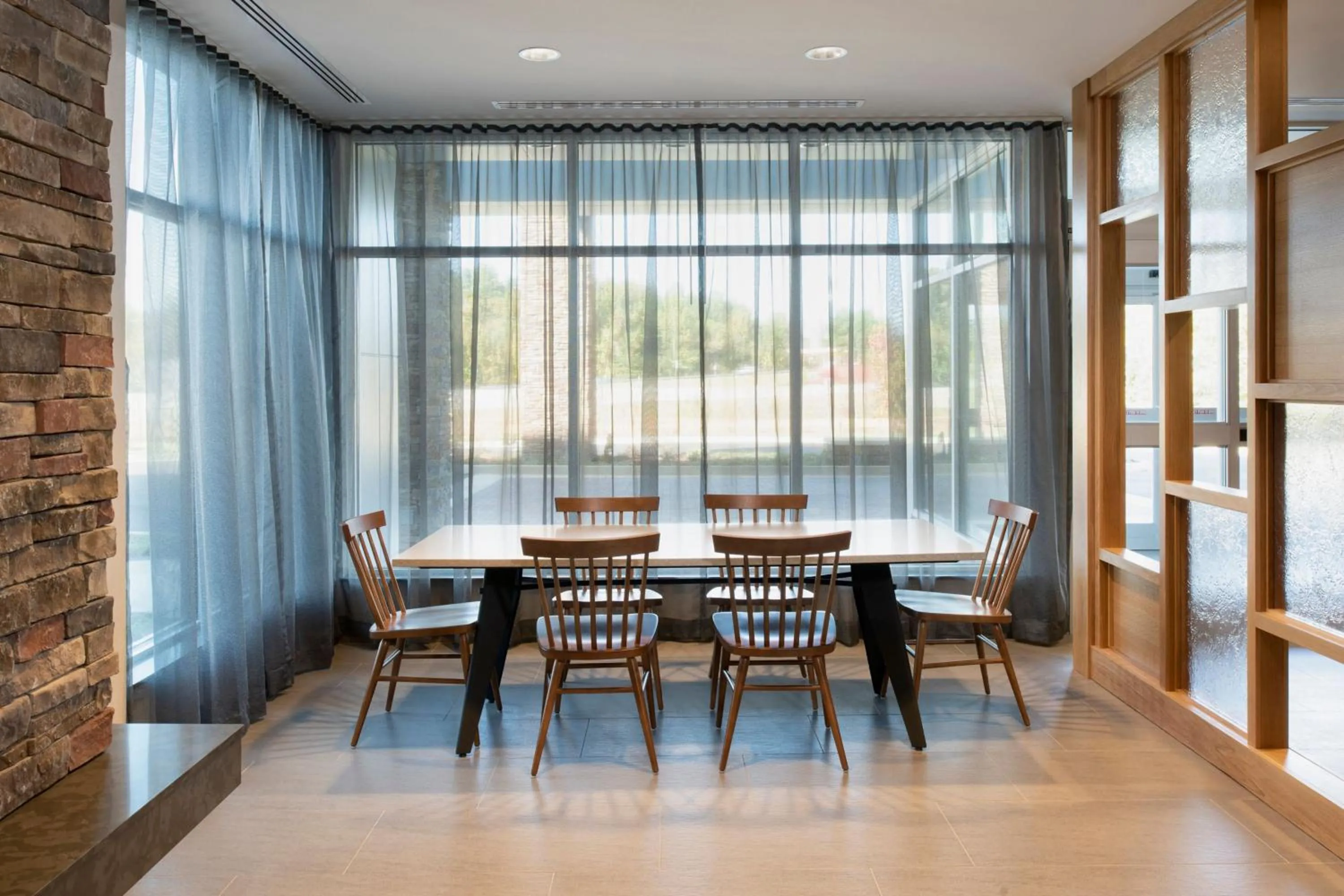 Restaurant/places to eat in Fairfield by Marriott Inn & Suites Memphis Arlington