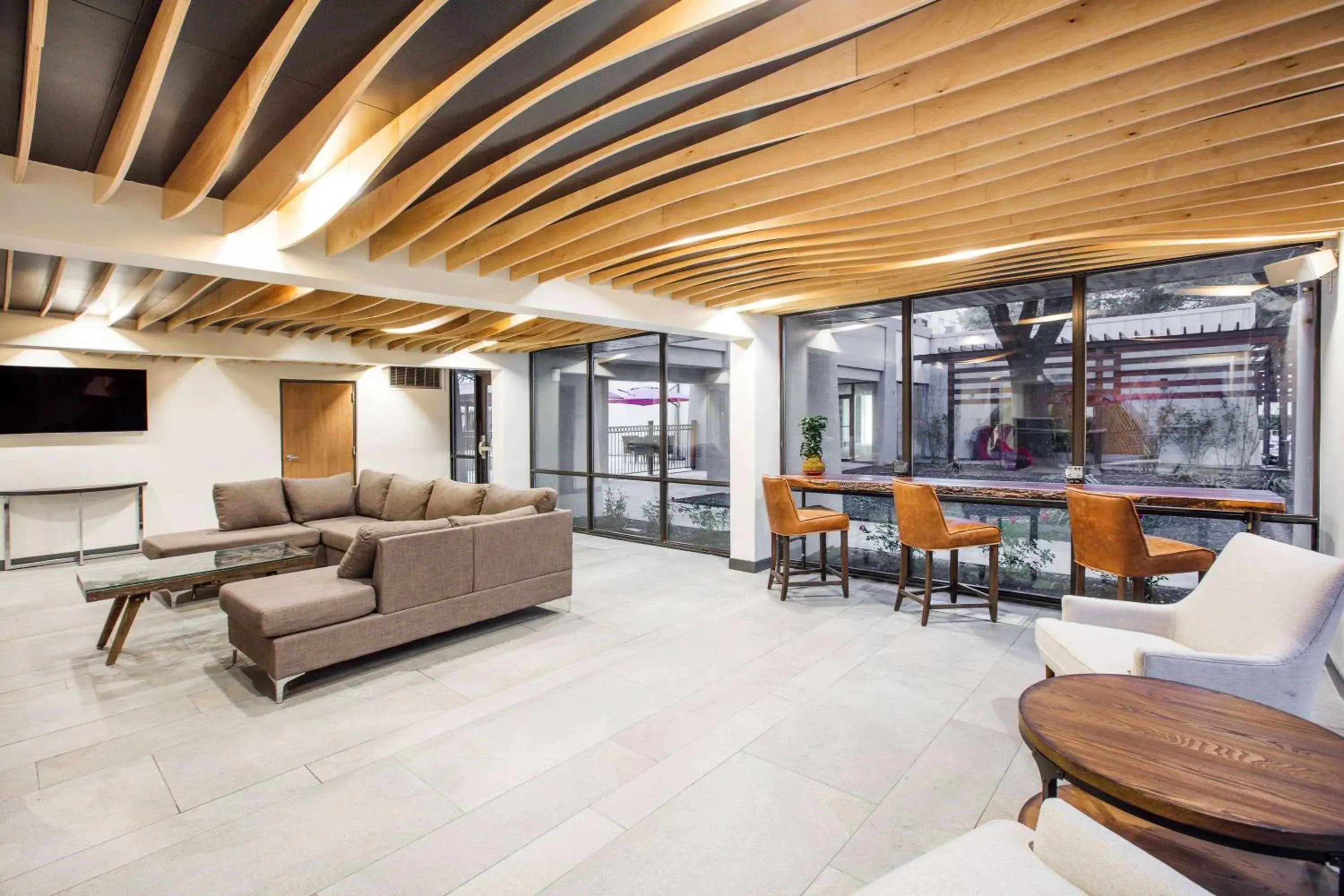 Lobby or reception in Ramada by Wyndham Austin South Lobby or reception in Ramada by Wyndham Austin South