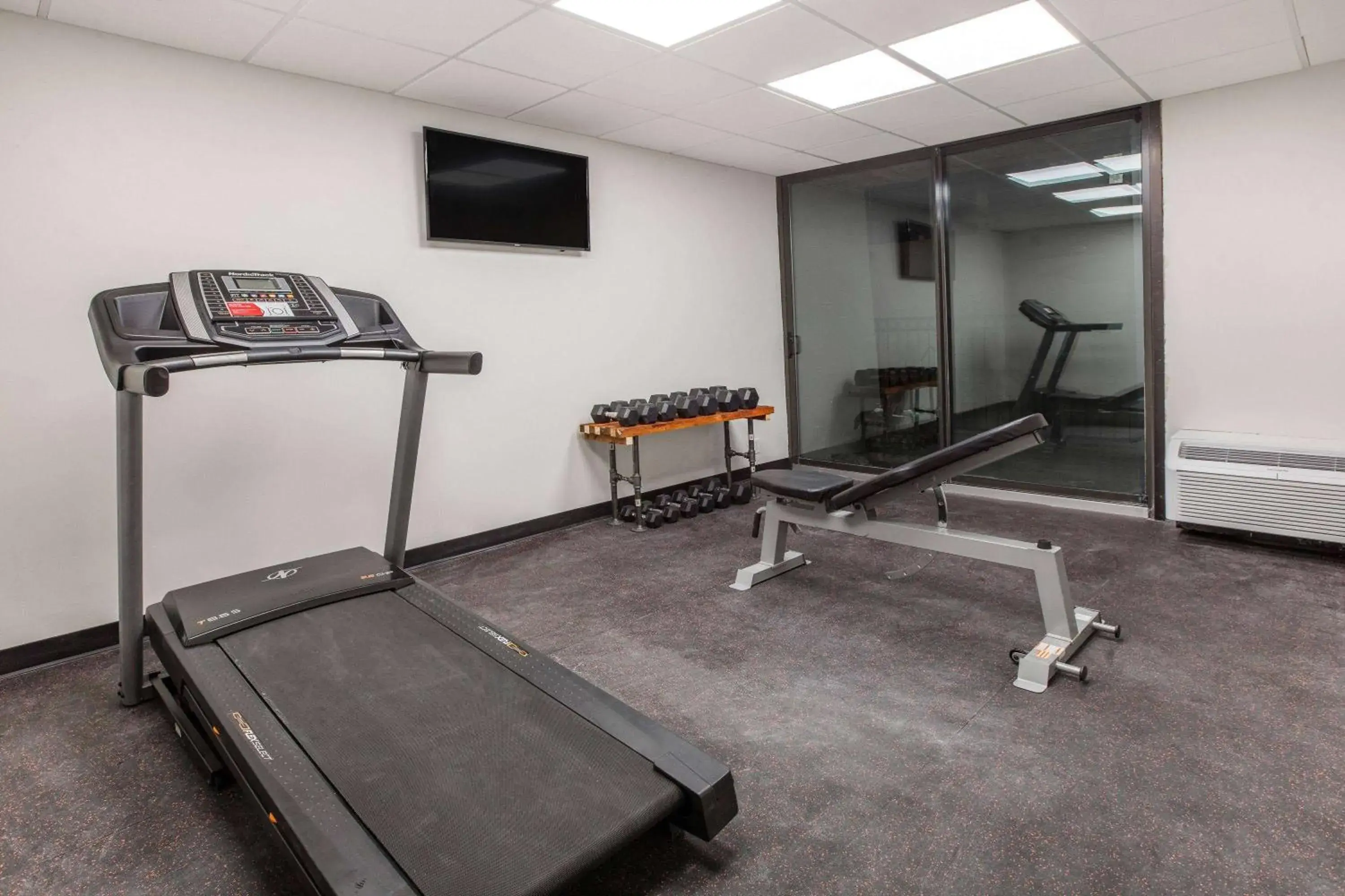 Fitness centre/facilities in Ramada by Wyndham Austin South Fitness centre/facilities in Ramada by Wyndham Austin South