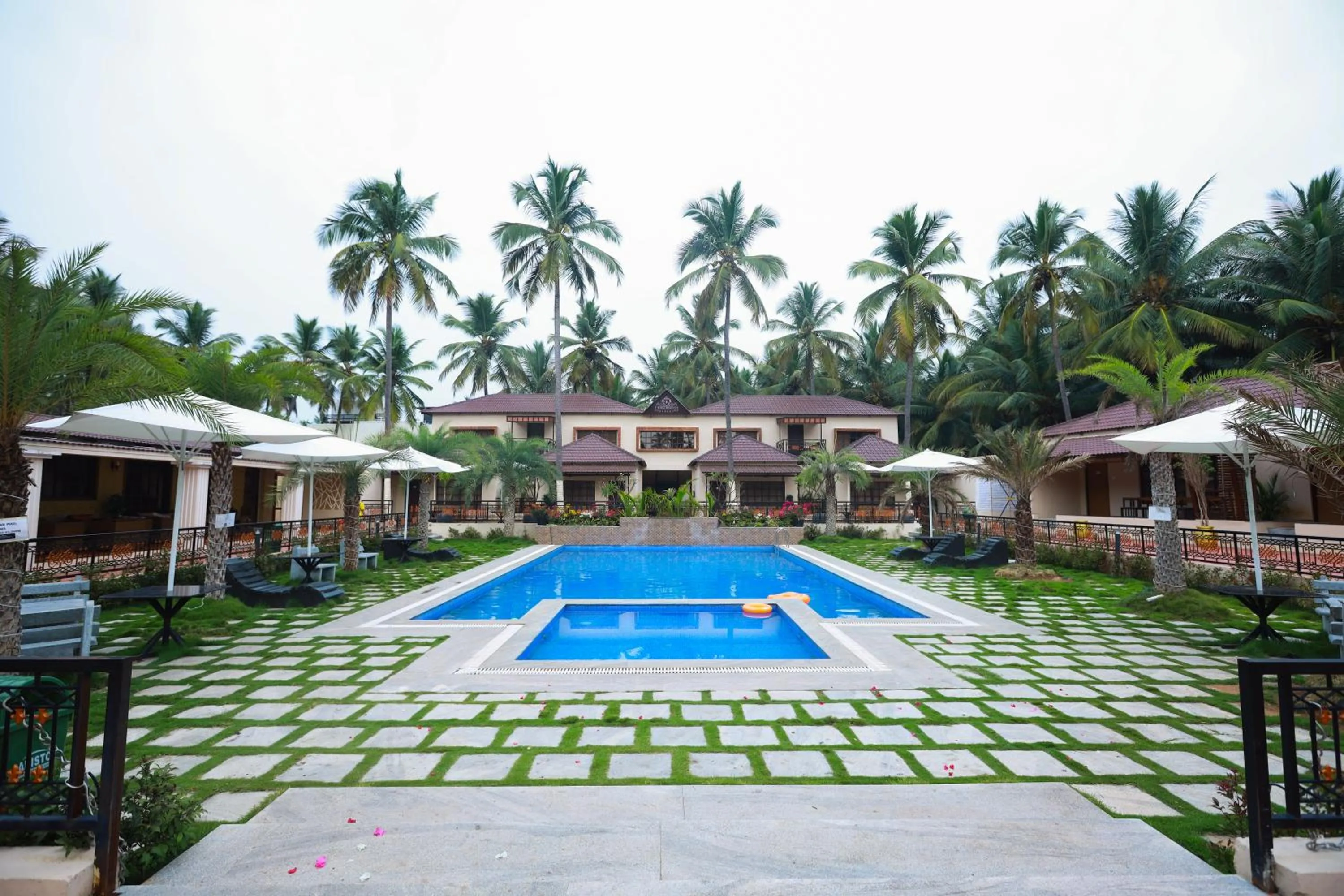 Swimming pool in Royal Destiny Resort