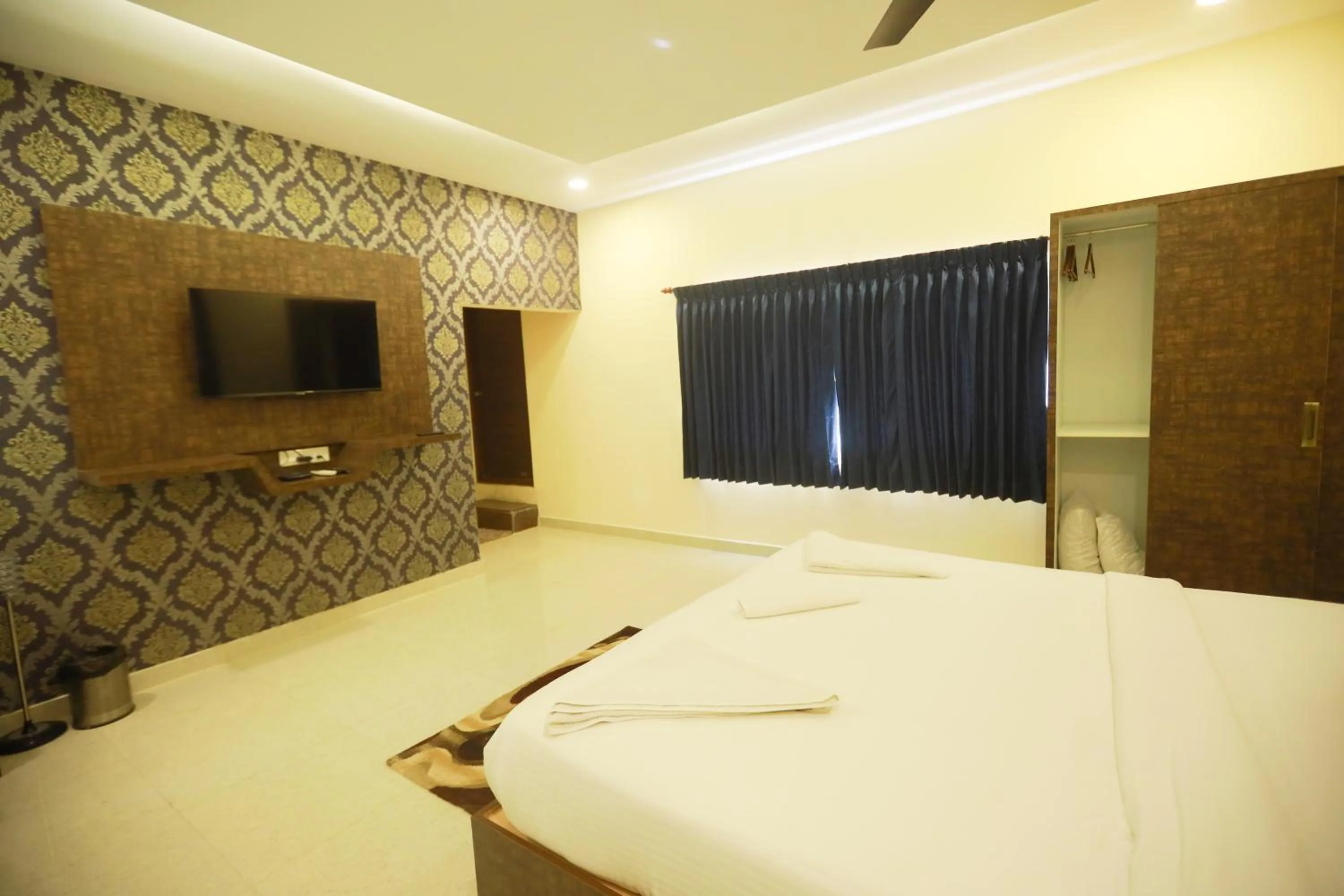 Bedroom, Bed in Royal Destiny Resort