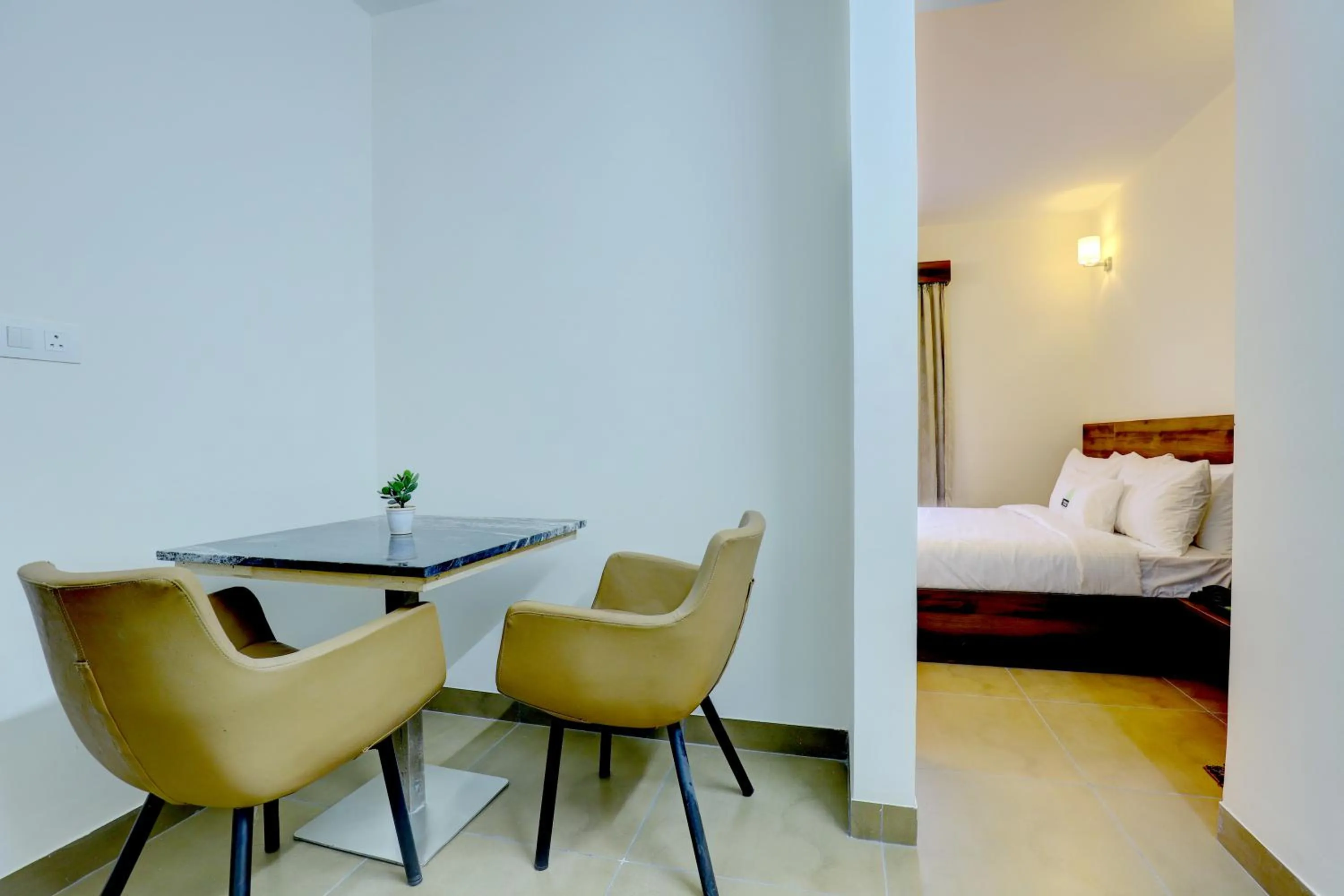 Dining area, Bed in MySpace Express GD Inn