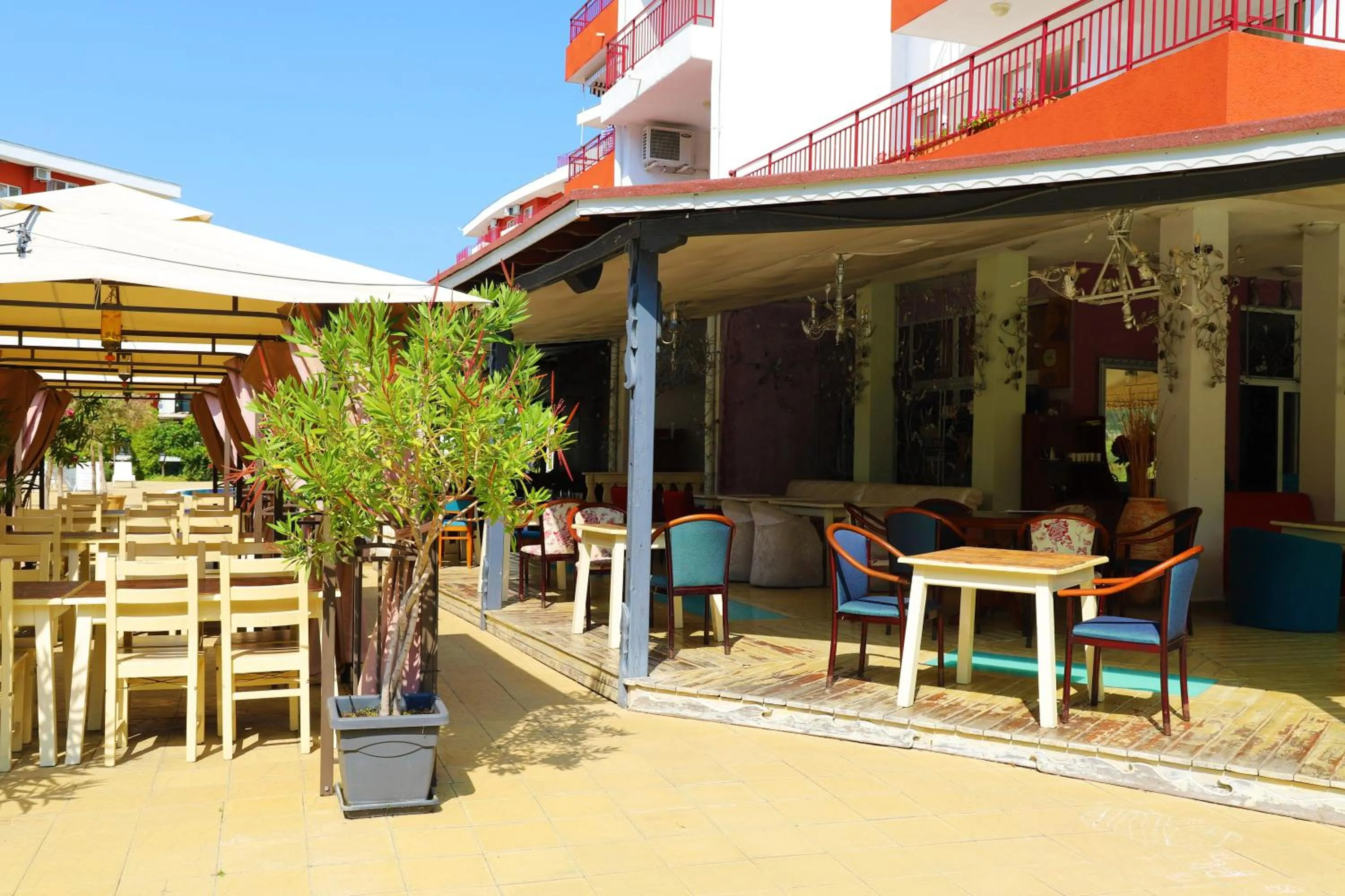 Restaurant/places to eat in Fort Noks - Menada Apartments