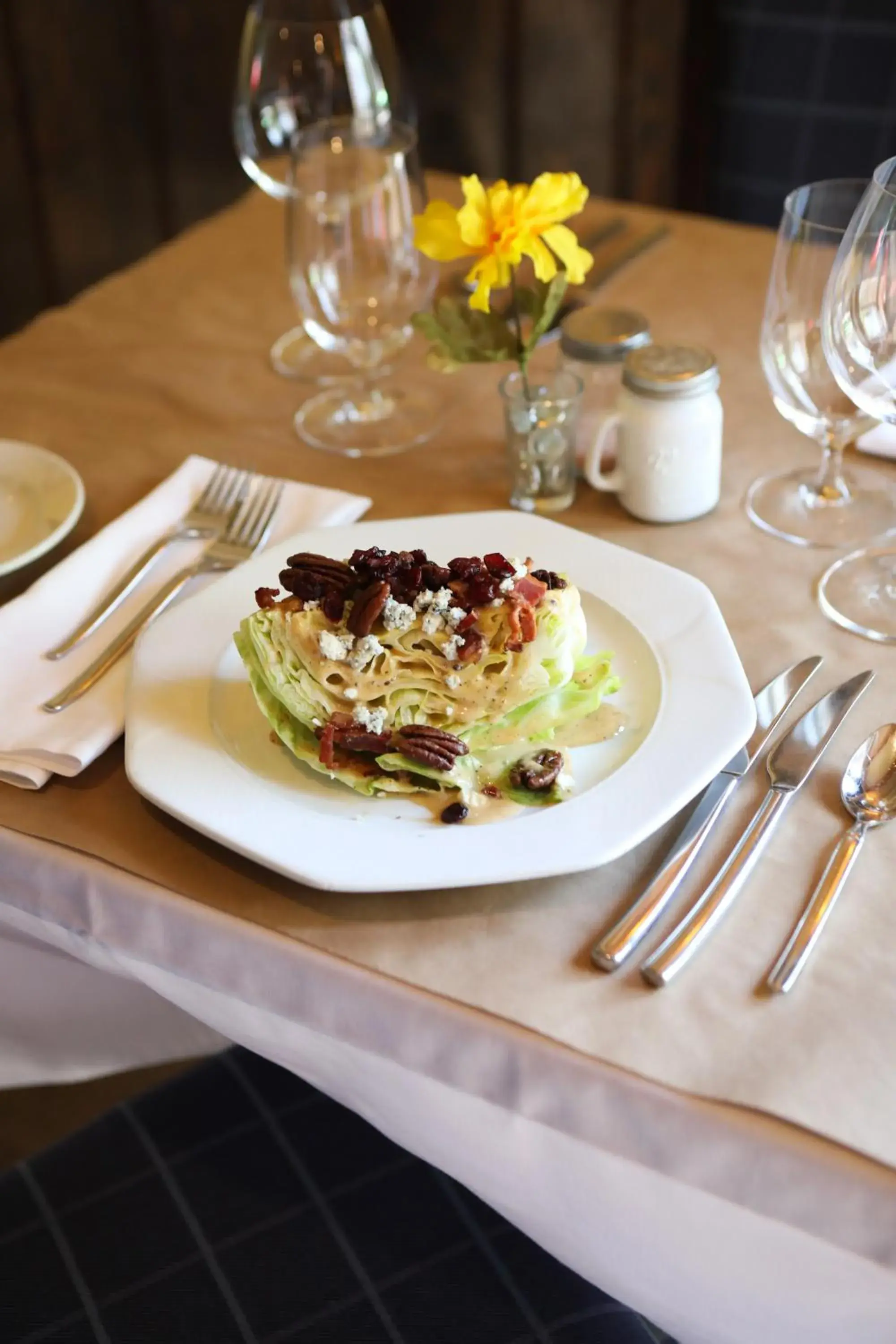 Restaurant/places to eat in Kandahar Lodge at Whitefish Mountain Resort Restaurant/places to eat in Kandahar Lodge at Whitefish Mountain Resort