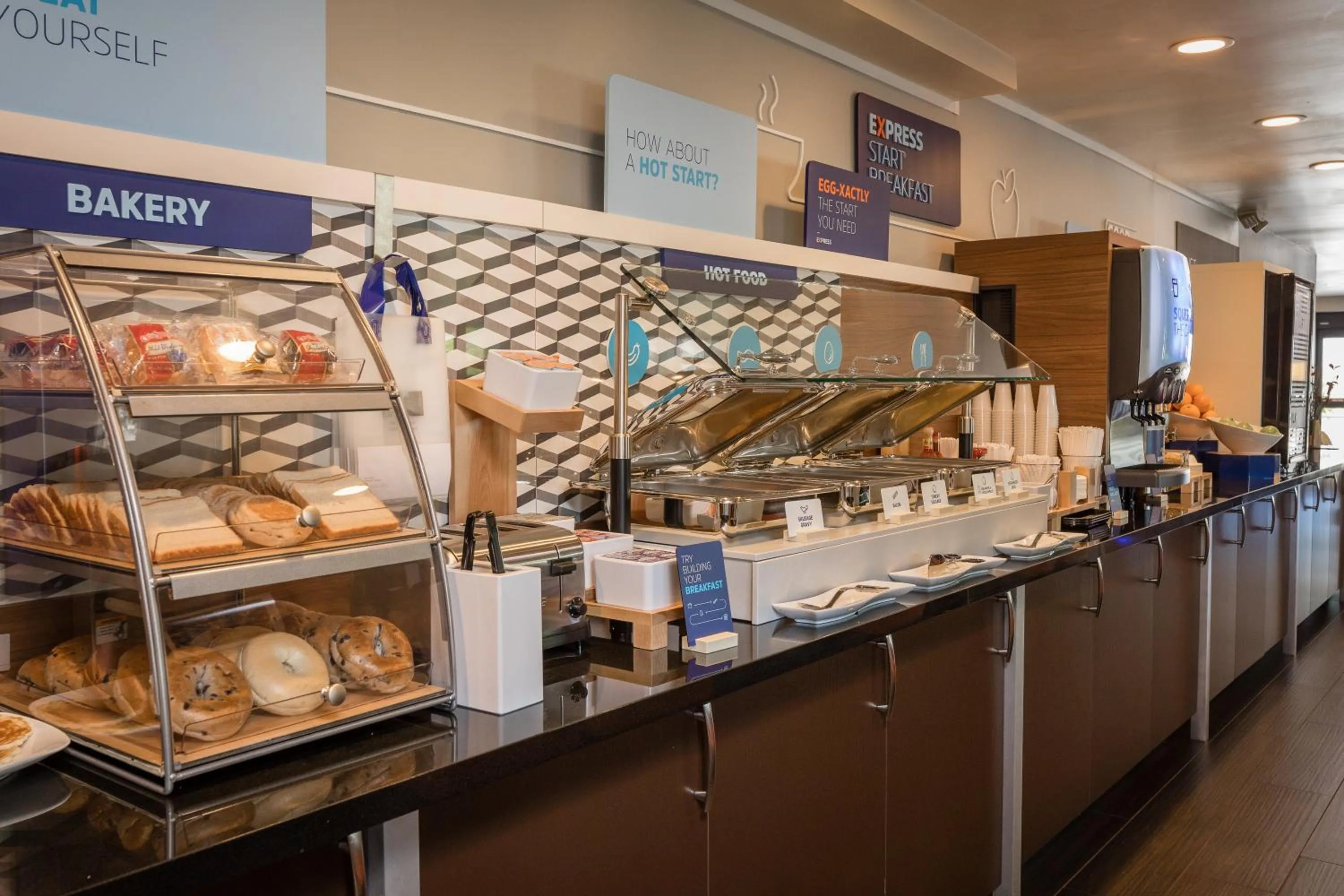 Breakfast in Holiday Inn Express Mountain View South Palo Alto by IHG