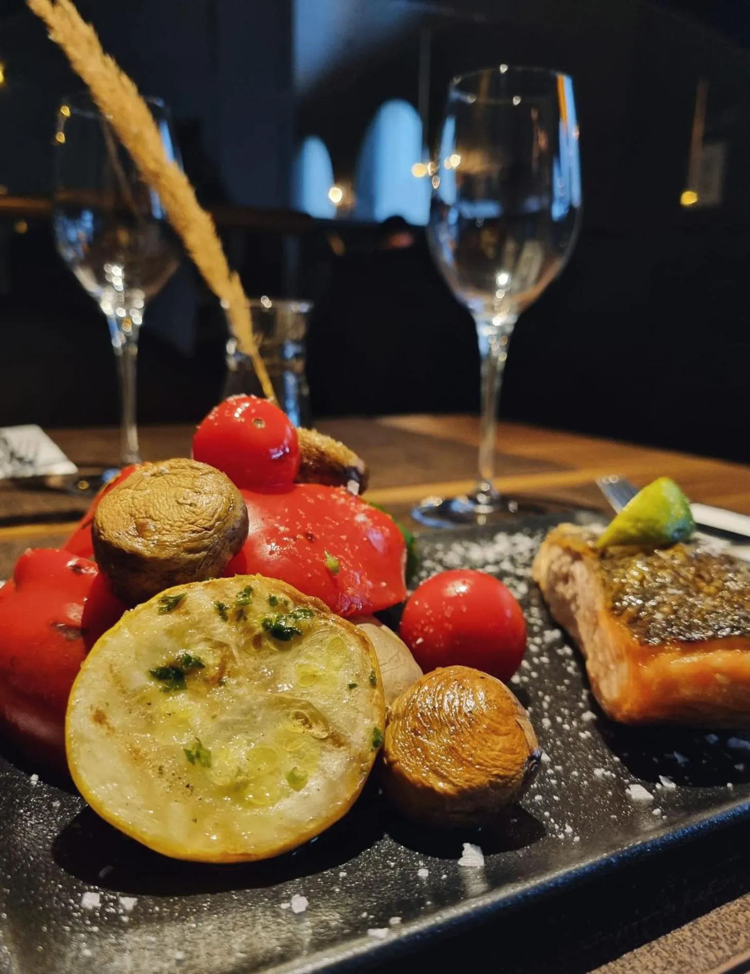 Restaurant/places to eat in Brut Wine Hotel