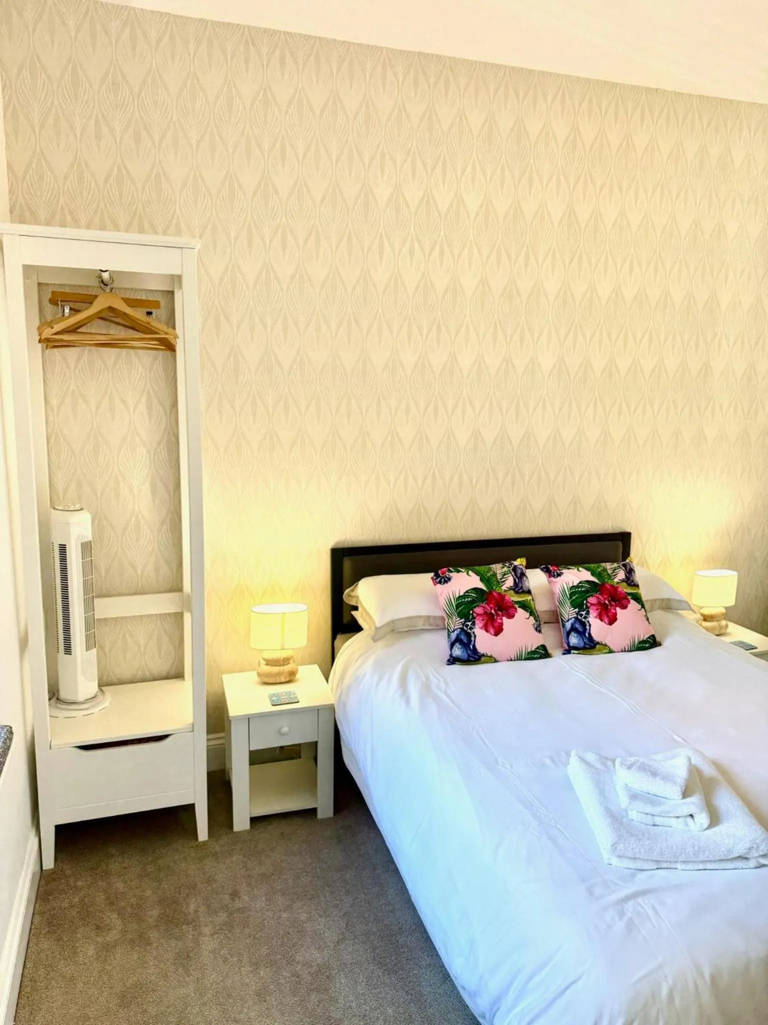 Bedroom, Bed in Bellaview Apartment Barmouth