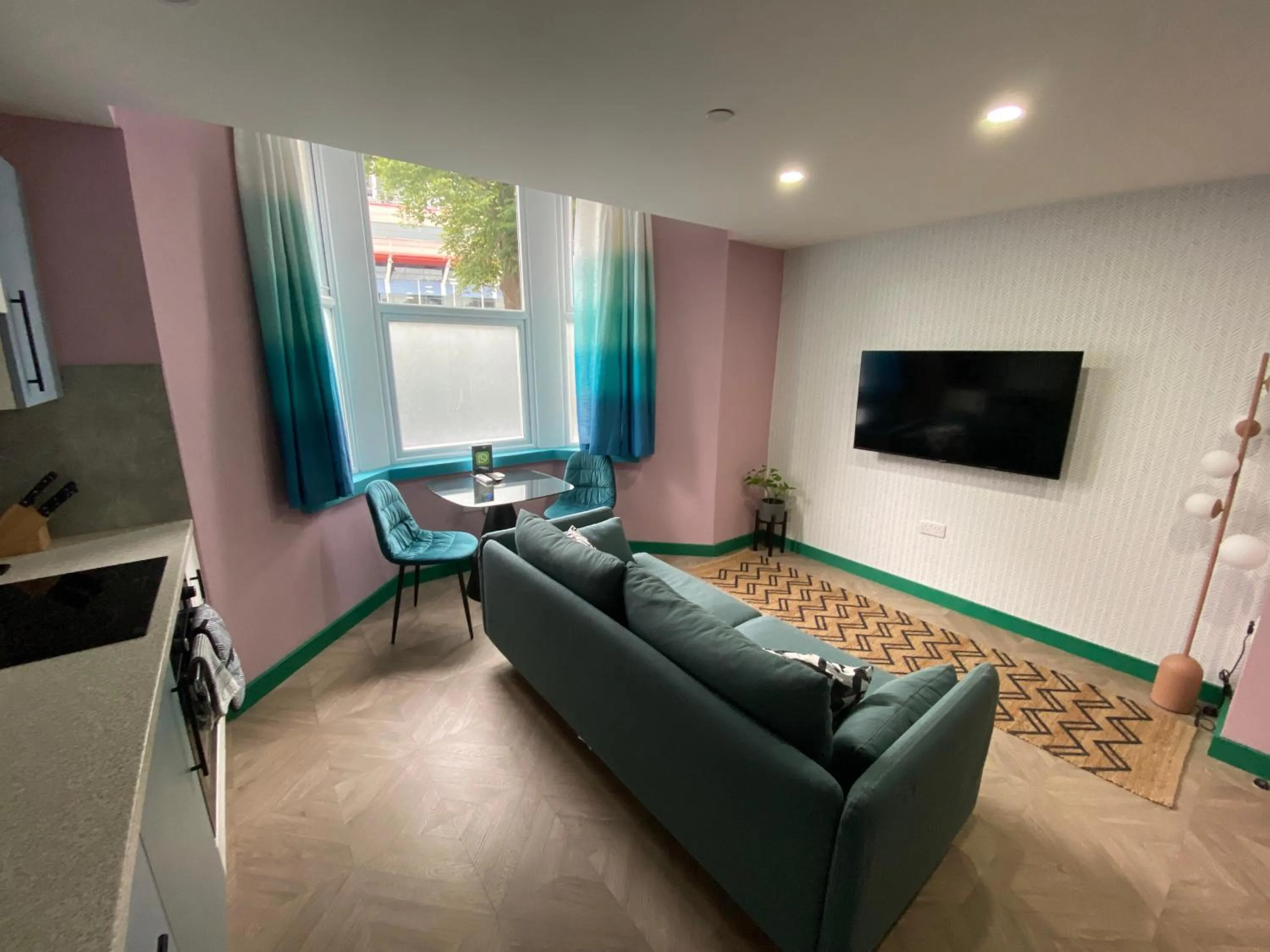 Aaron Wise - 51 Fitzhamon Apartments