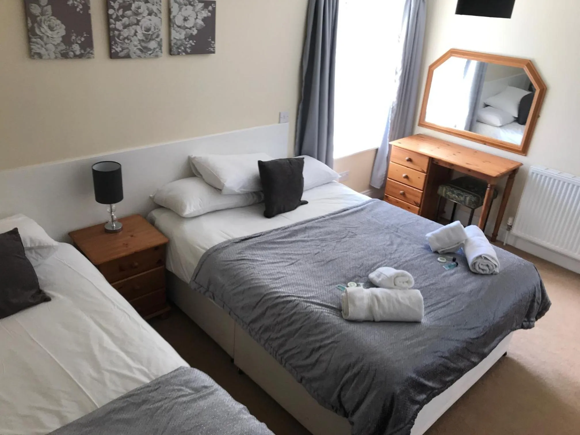 Bedroom, Bed in The Maxwell Arms Hotel