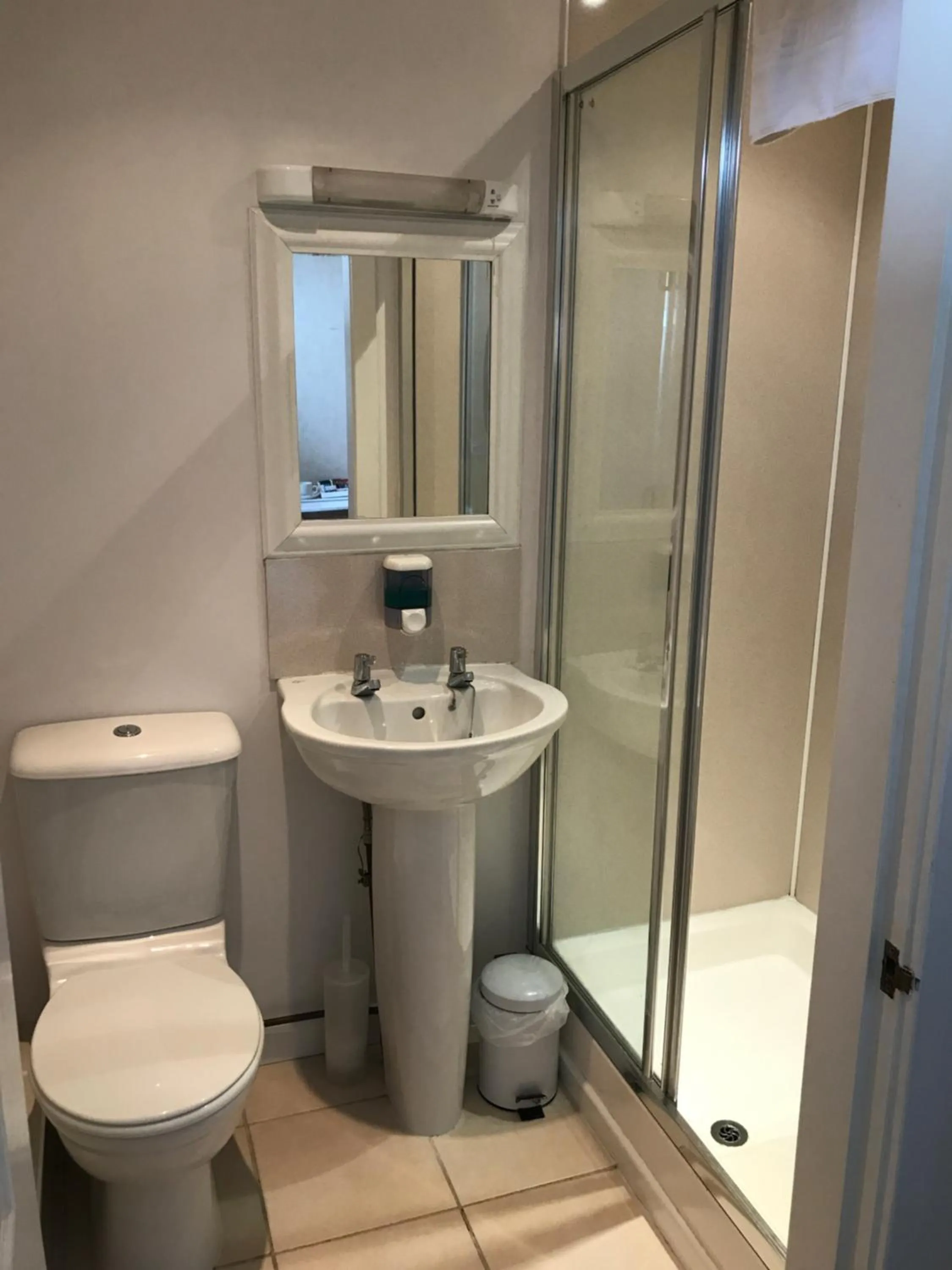 Bathroom in The Maxwell Arms Hotel