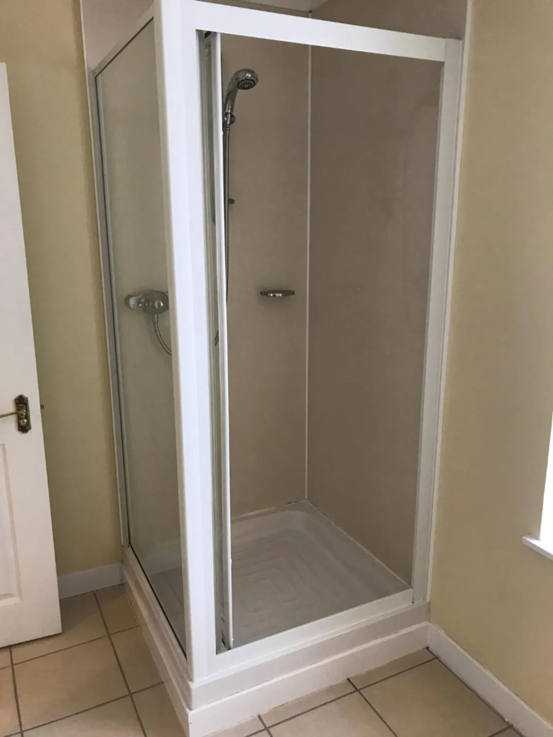 Bathroom in The Maxwell Arms Hotel