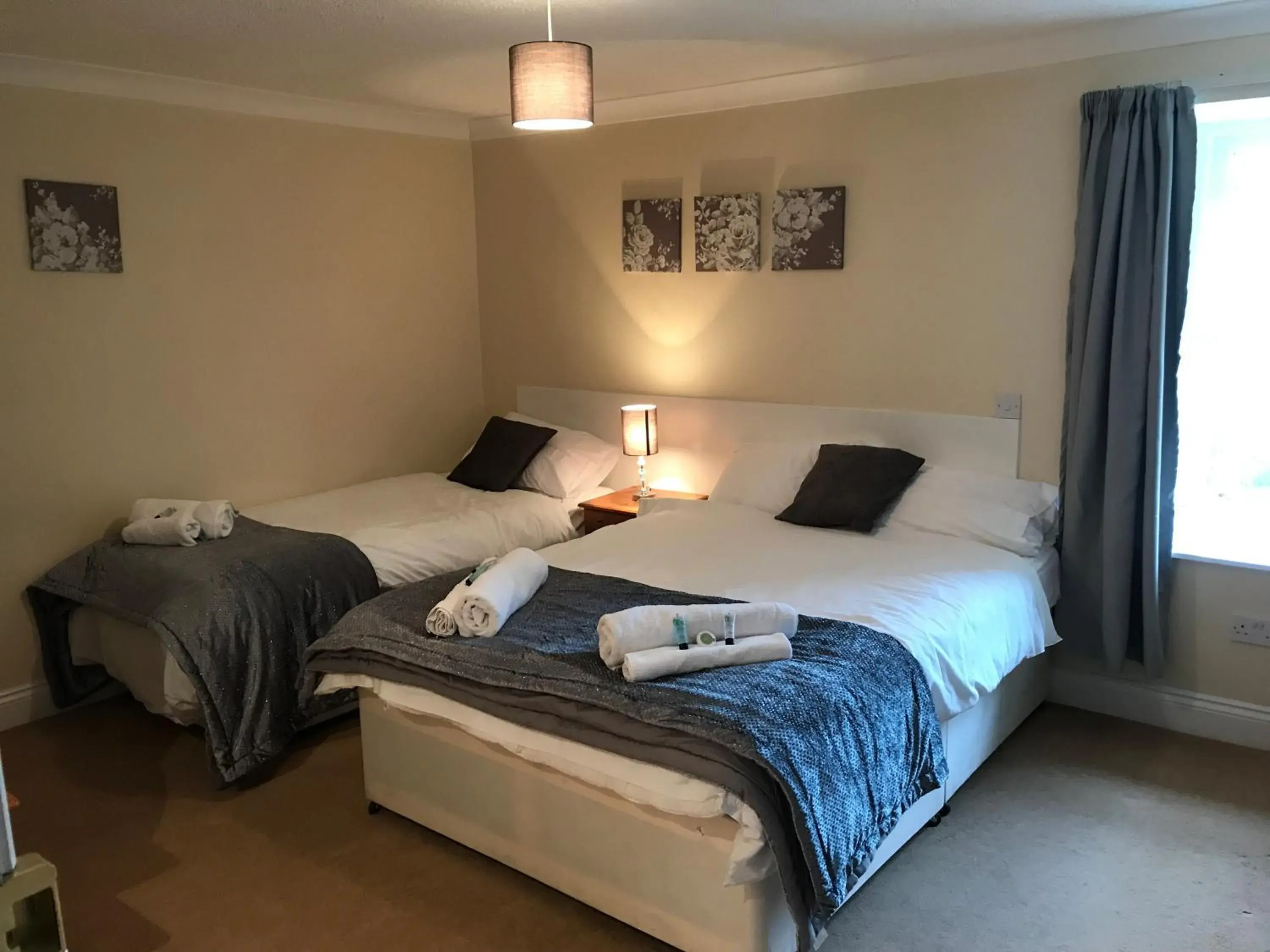 Double or Twin Room with Bathroom in The Maxwell Arms Hotel Double or Twin Room with Bathroom in The Maxwell Arms Hotel