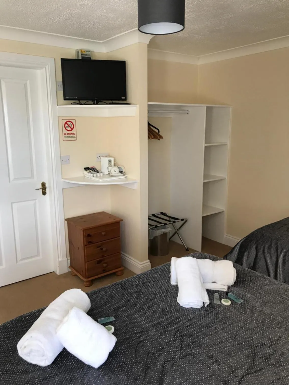 Bedroom, Bed in The Maxwell Arms Hotel