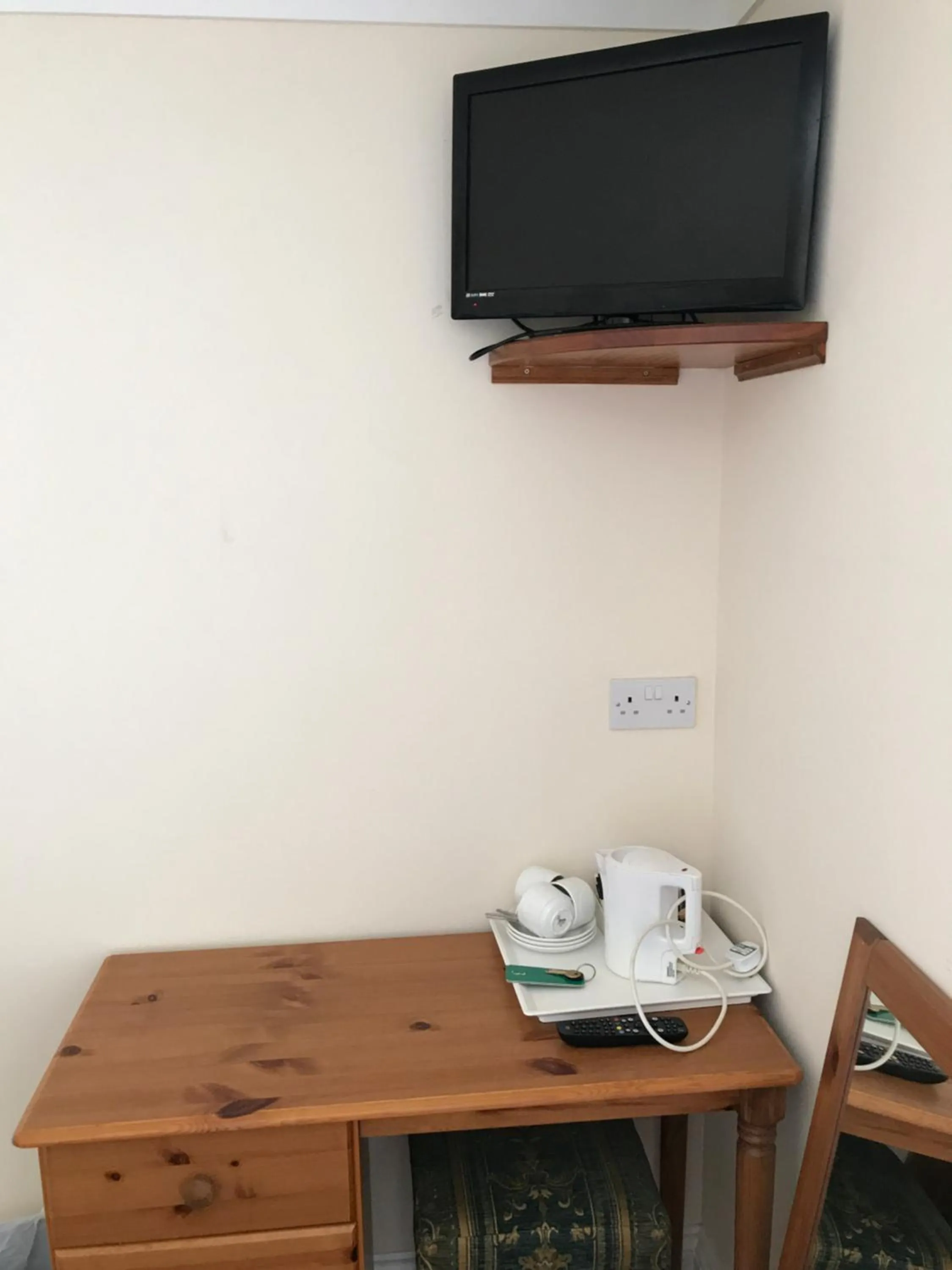 TV and multimedia in The Maxwell Arms Hotel