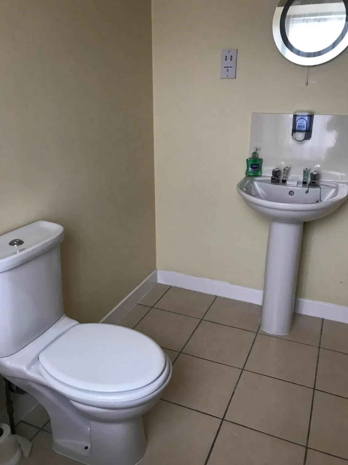 Bathroom in The Maxwell Arms Hotel