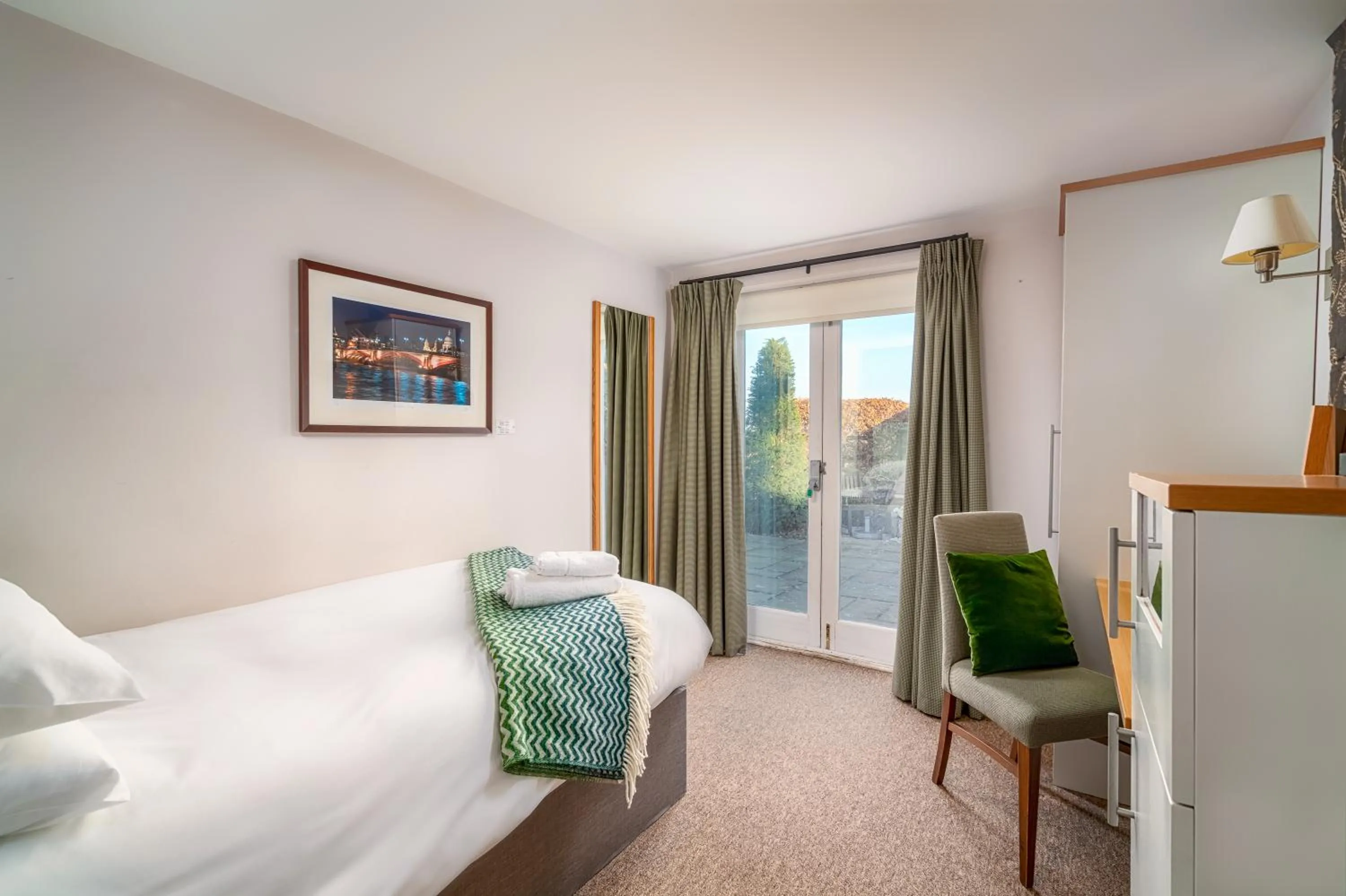 Photo of the whole room in The Chilterns Fox