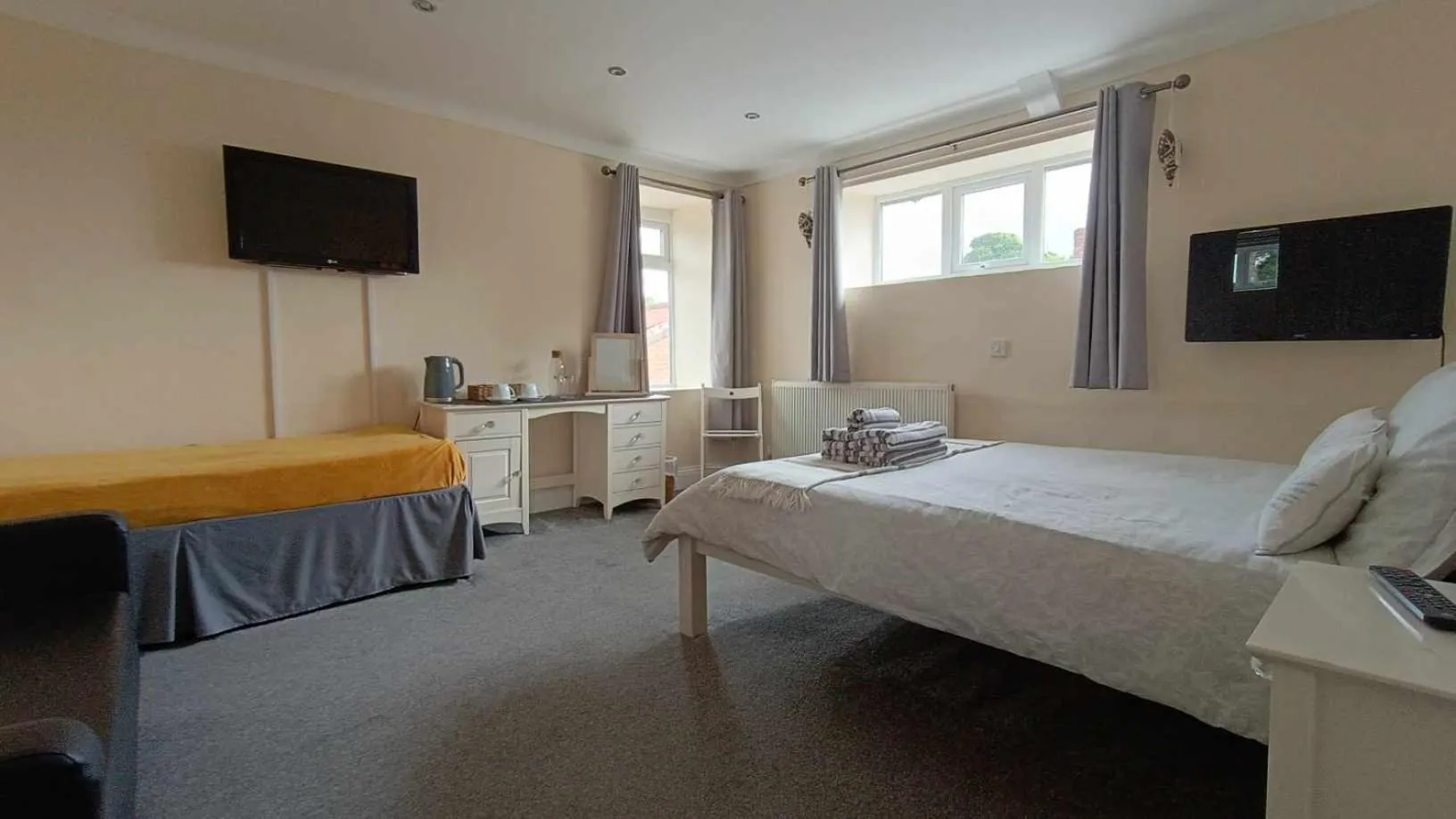 Family, Bed in The Shoulder at Hardstoft