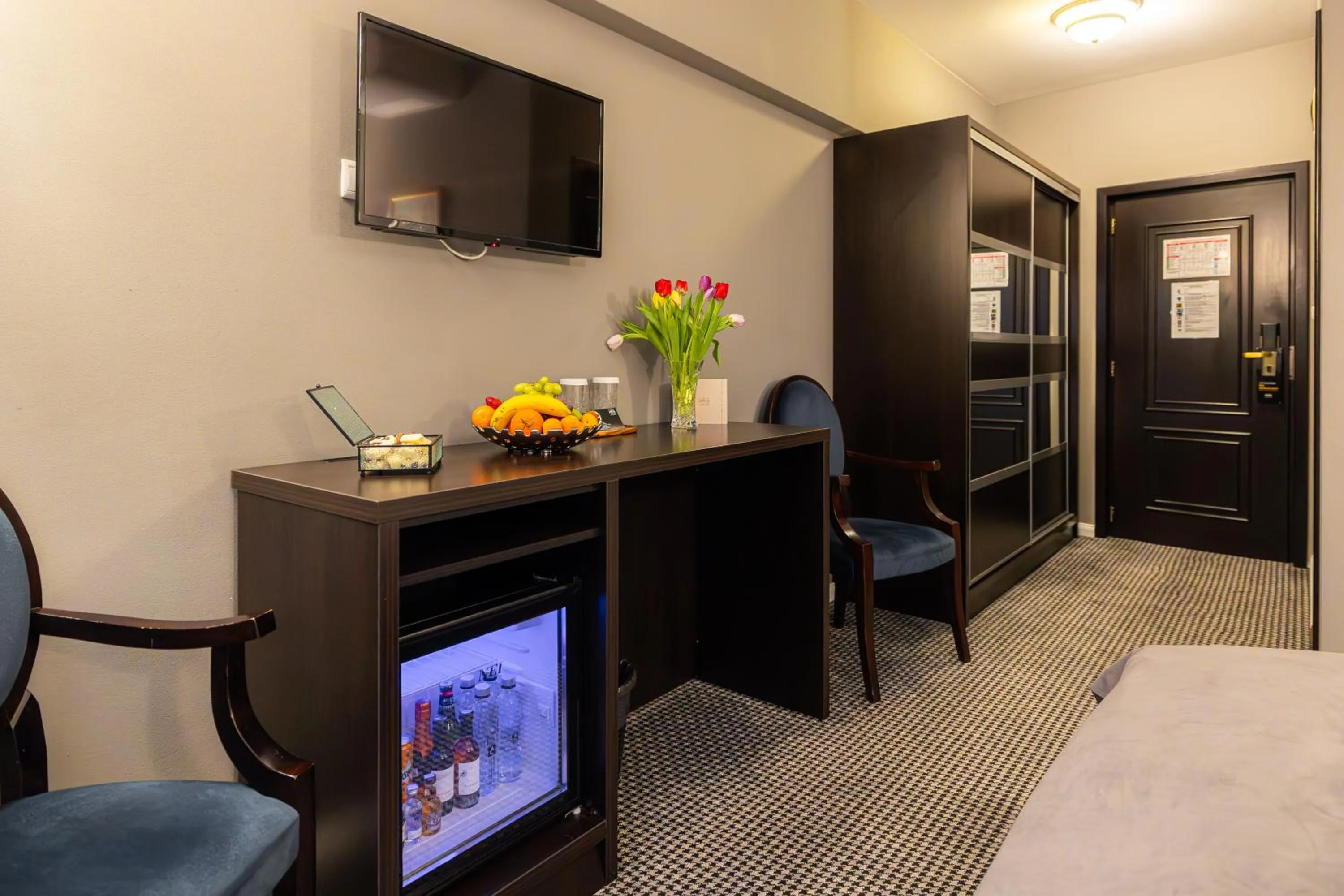 Photo of the whole room in Aria by Brilliant