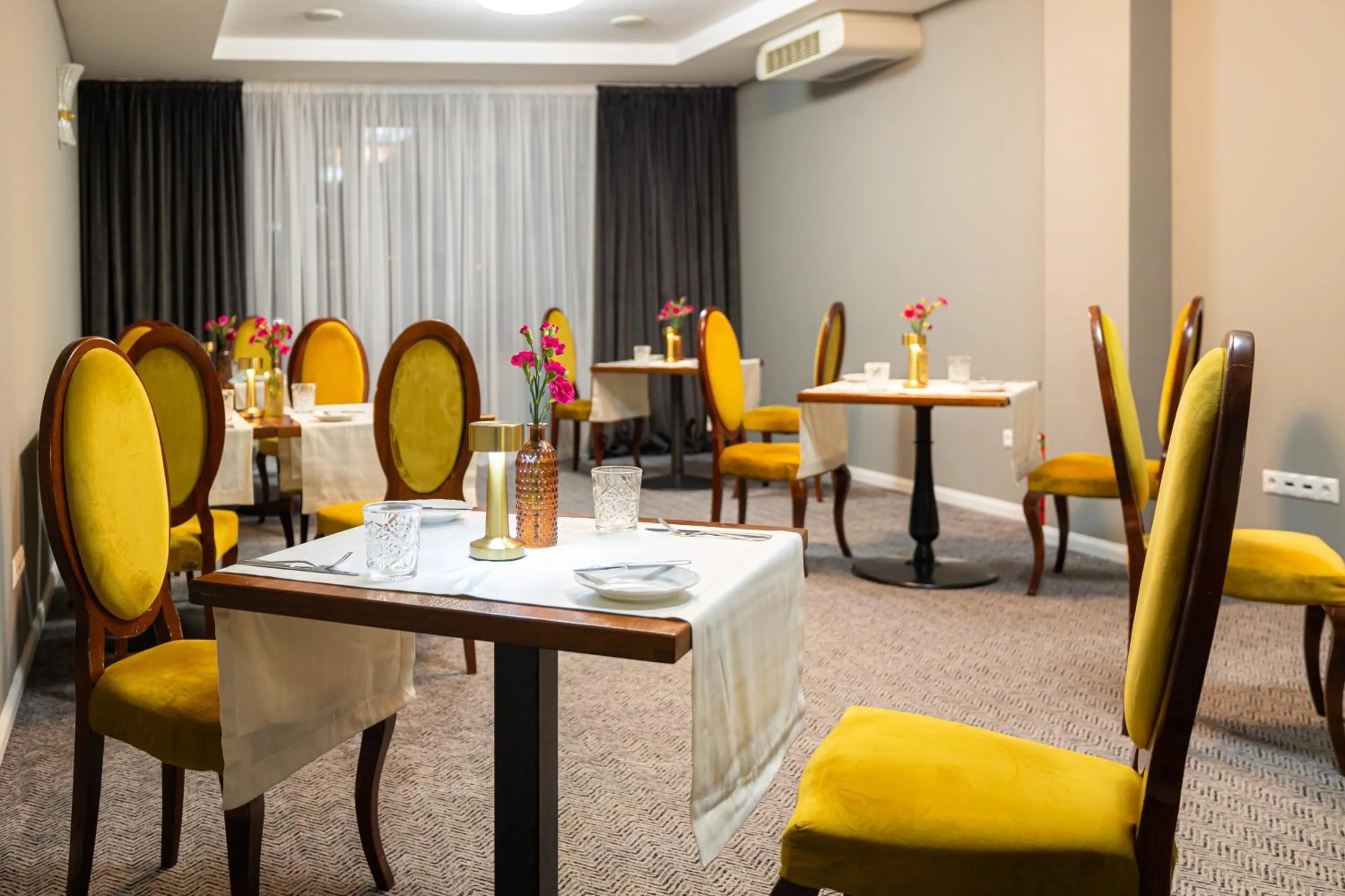 Restaurant/places to eat in Aria by Brilliant