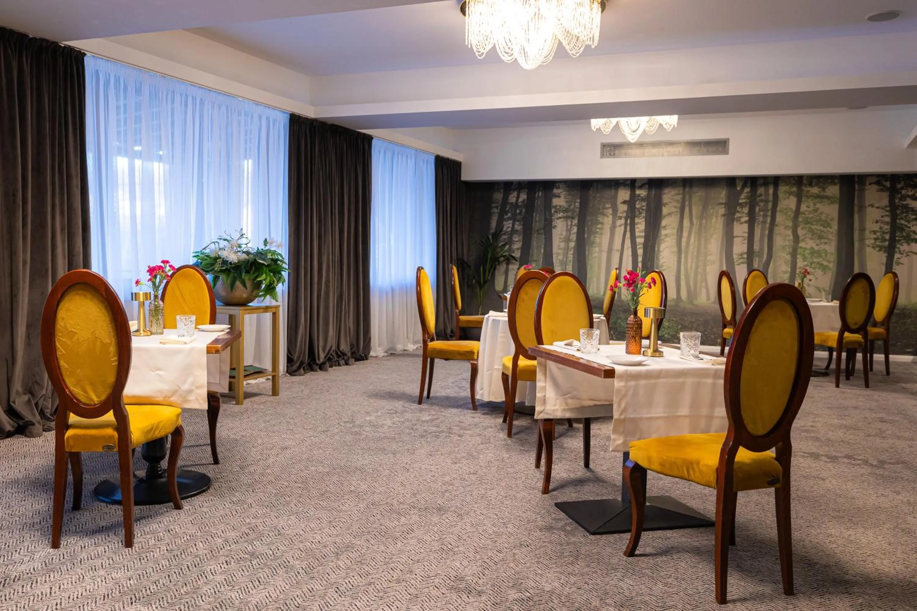 Restaurant/places to eat in Aria by Brilliant