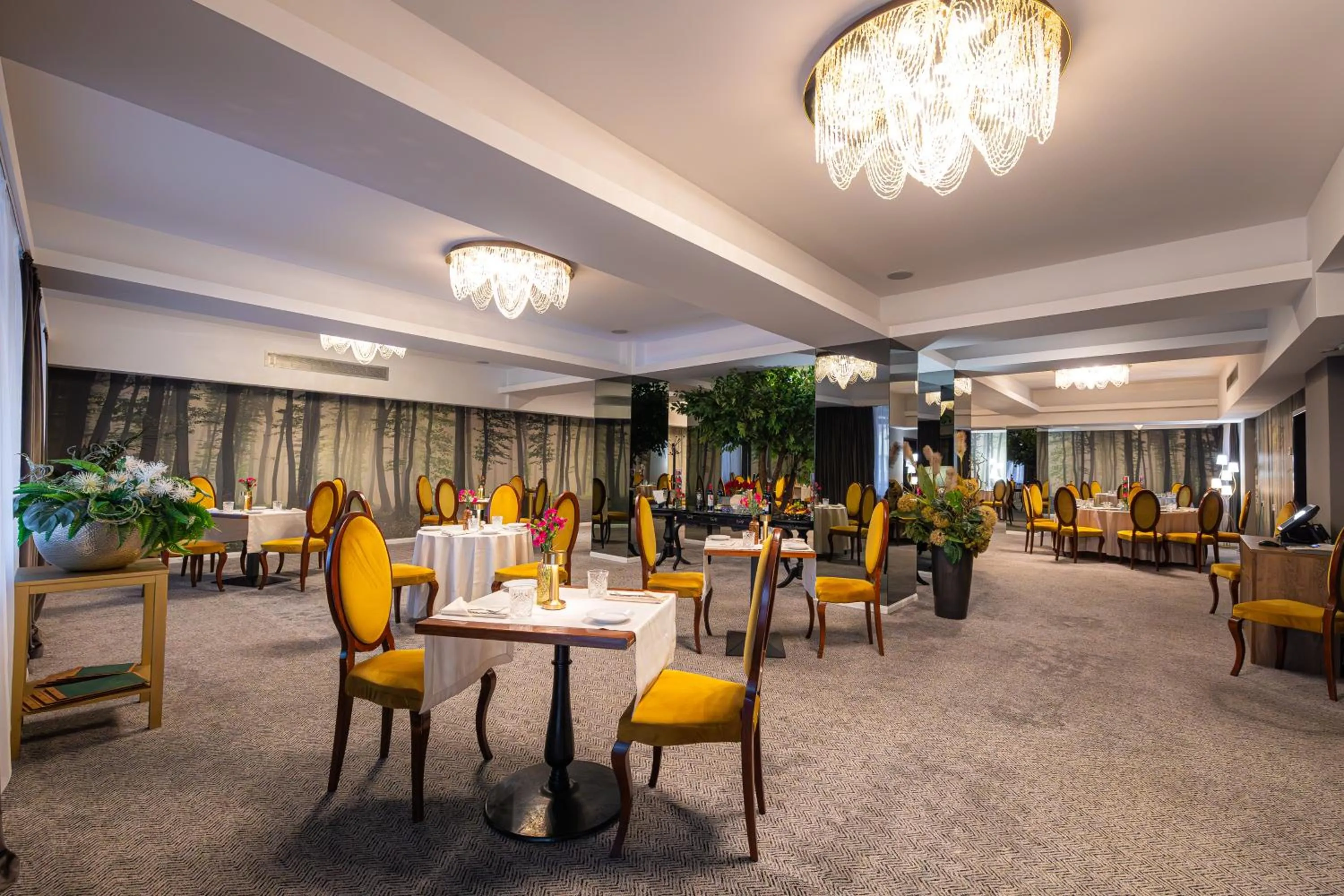 Restaurant/places to eat in Aria by Brilliant