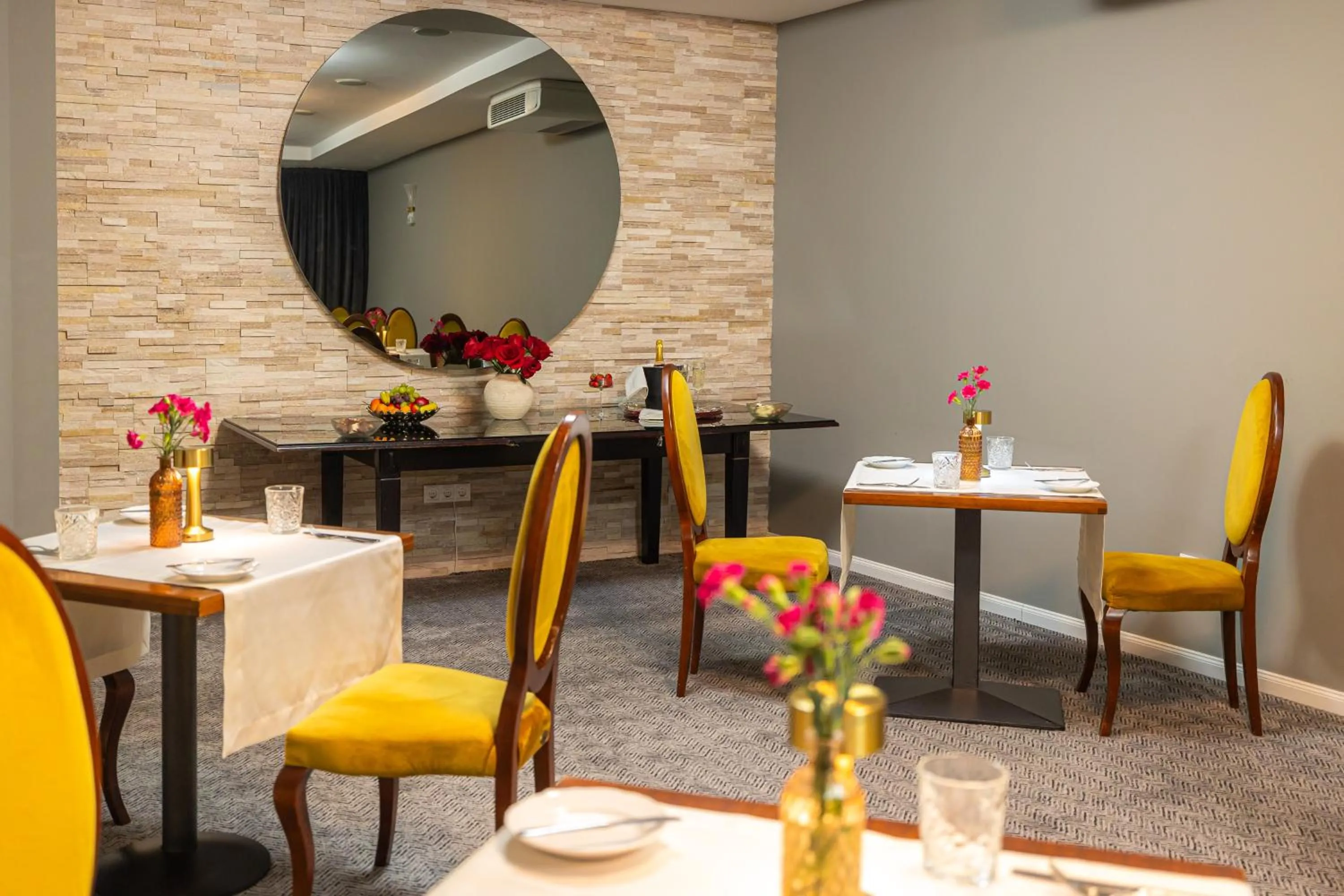 Meeting/conference room in Aria by Brilliant