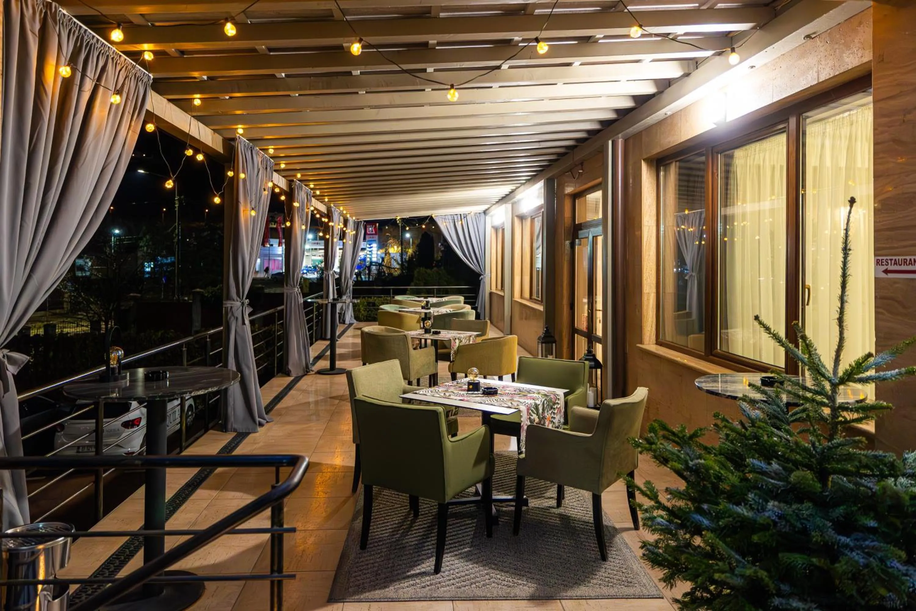 Restaurant/places to eat in Aria by Brilliant