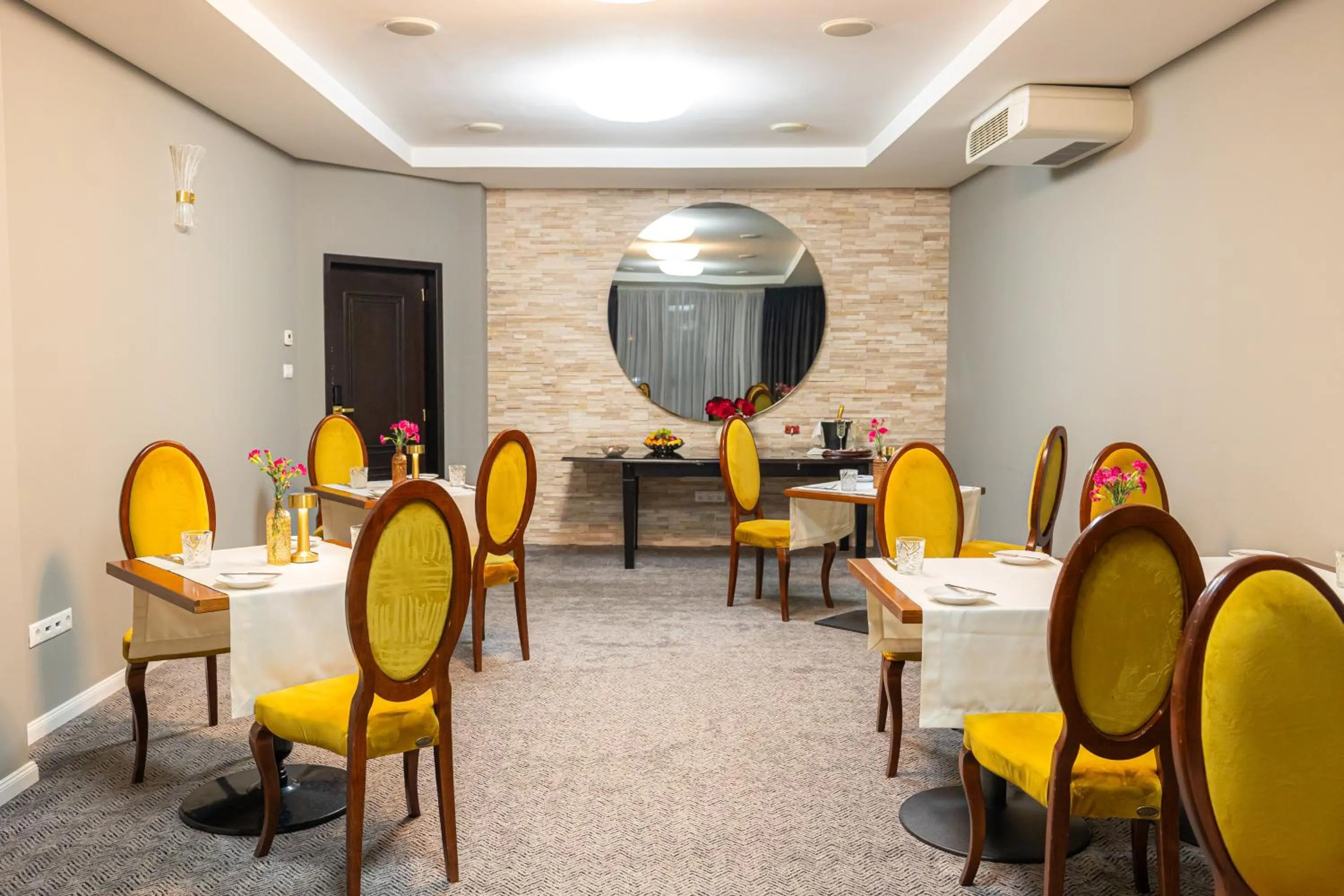 Meeting/conference room in Aria by Brilliant
