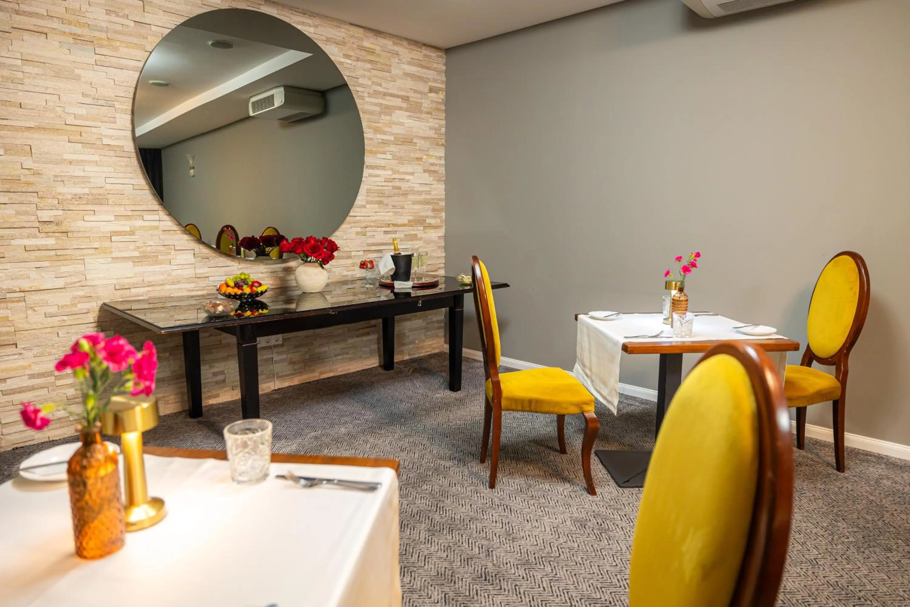 Meeting/conference room in Aria by Brilliant