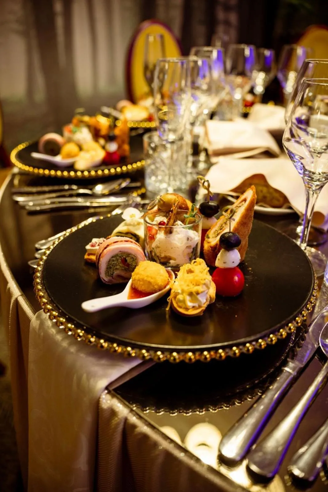 Restaurant/places to eat in Aria by Brilliant
