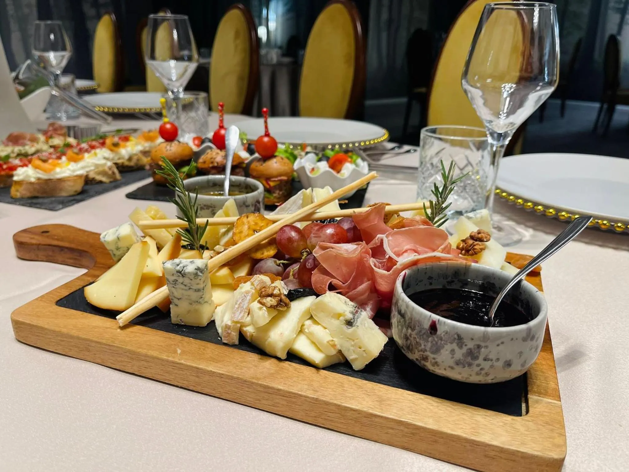 Restaurant/places to eat in Aria by Brilliant