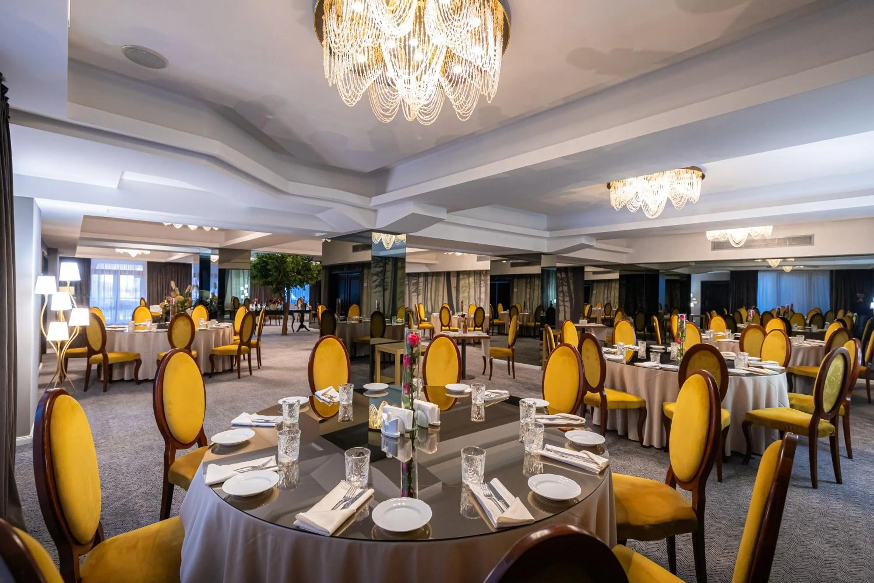 Restaurant/places to eat in Aria by Brilliant