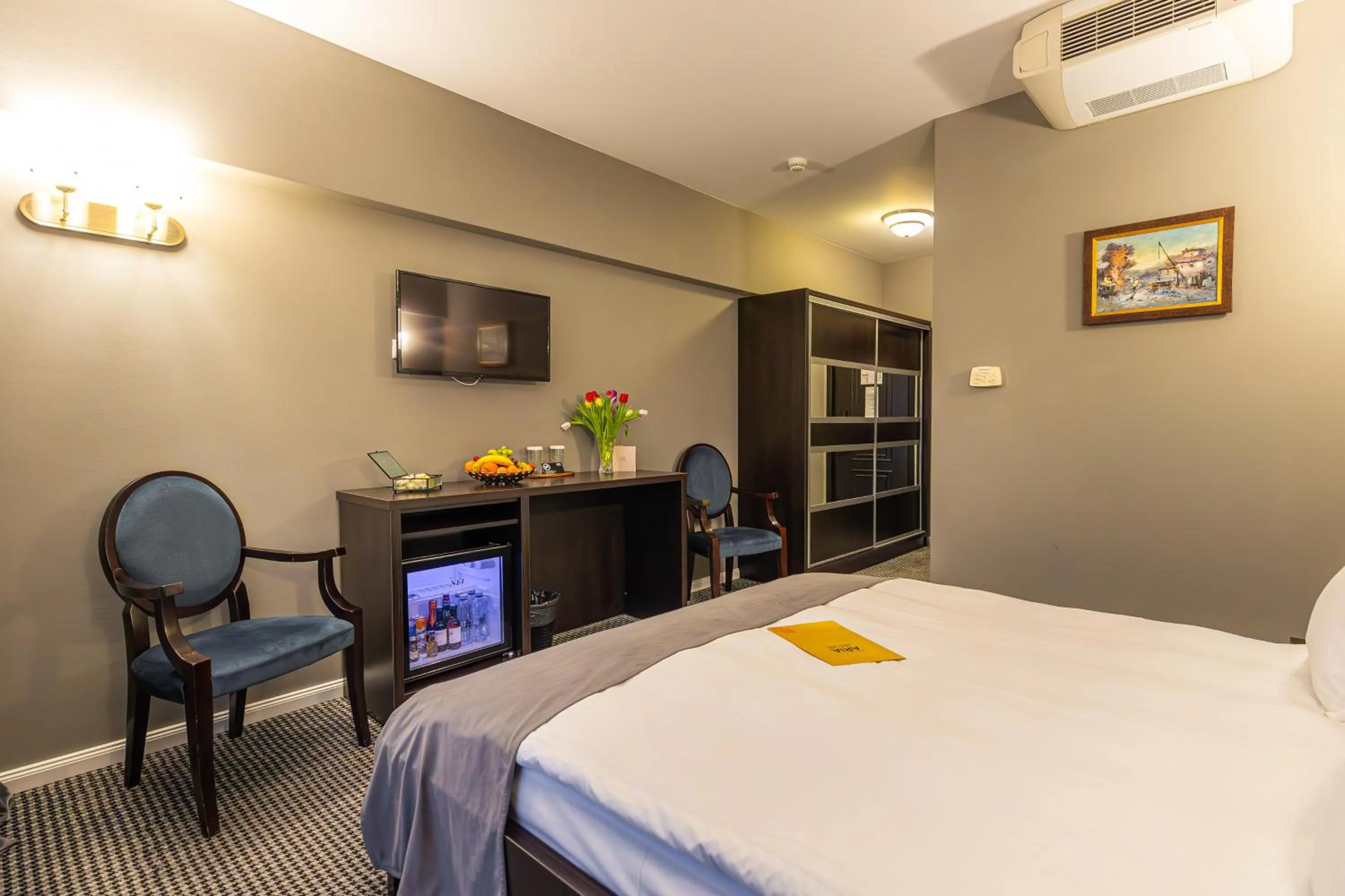 minibar, Bed in Aria by Brilliant