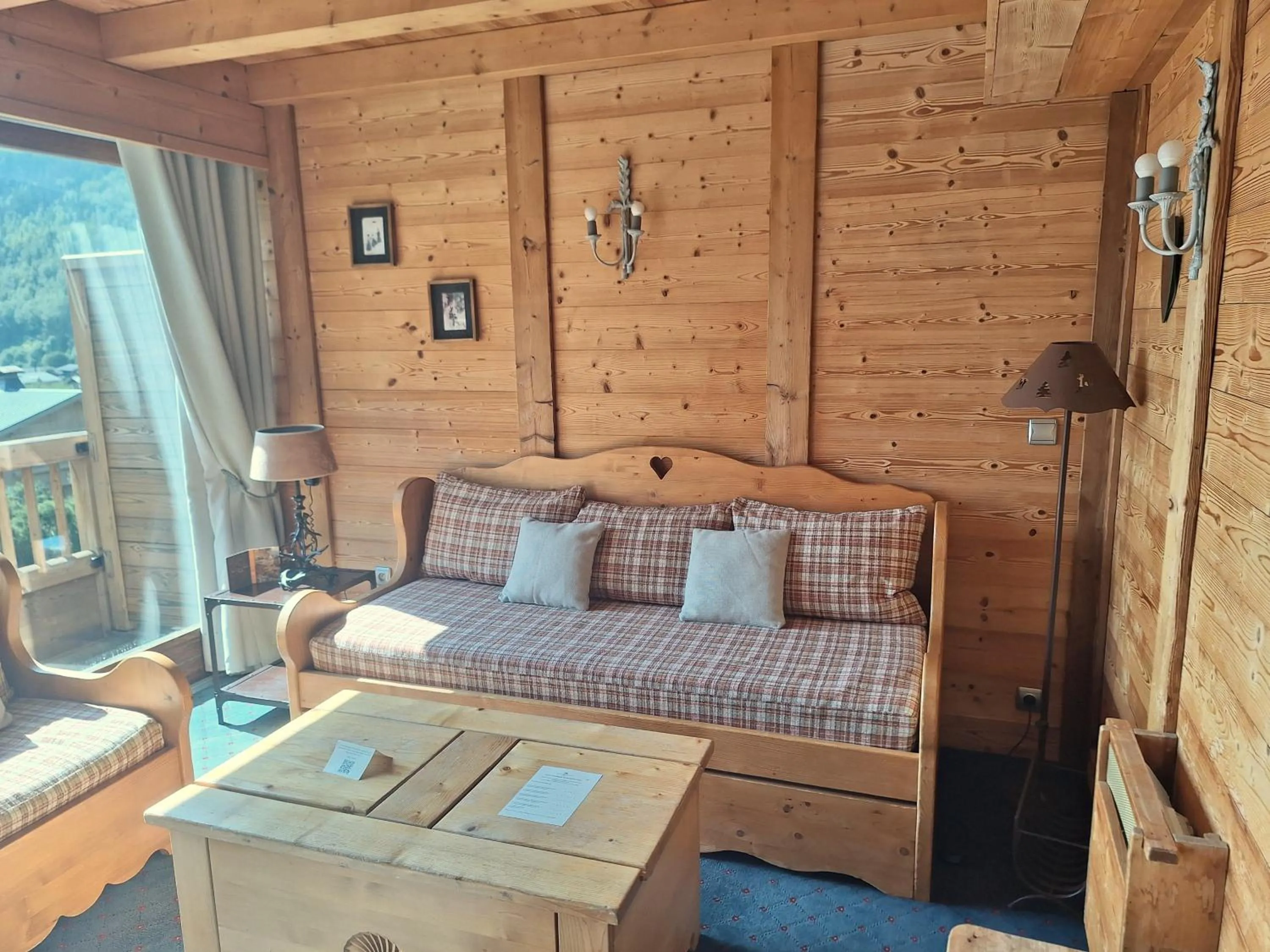 Living room, Bed in Les Grands Montets Hotel & Spa