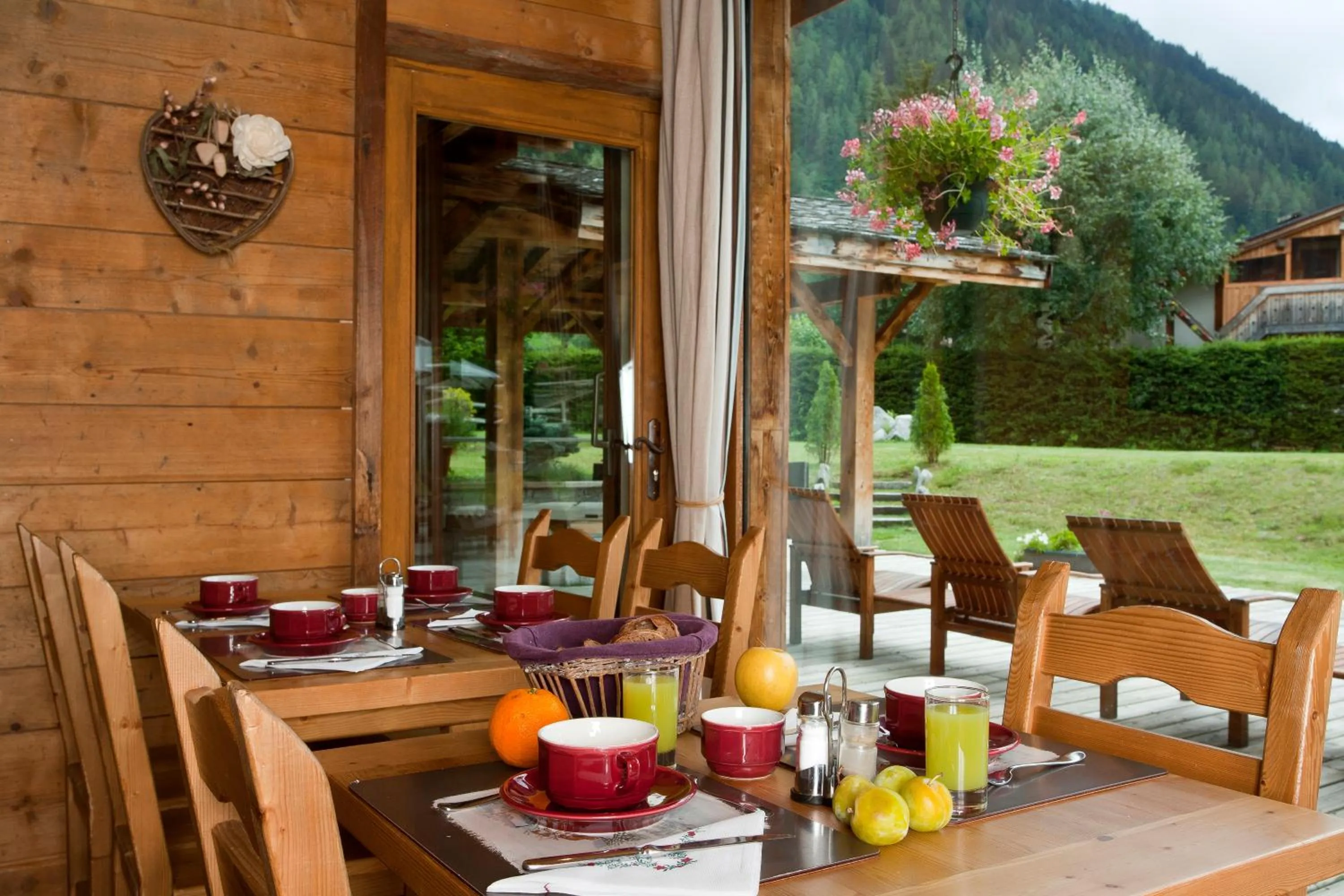 Buffet breakfast in Les Grands Montets Hotel & Spa