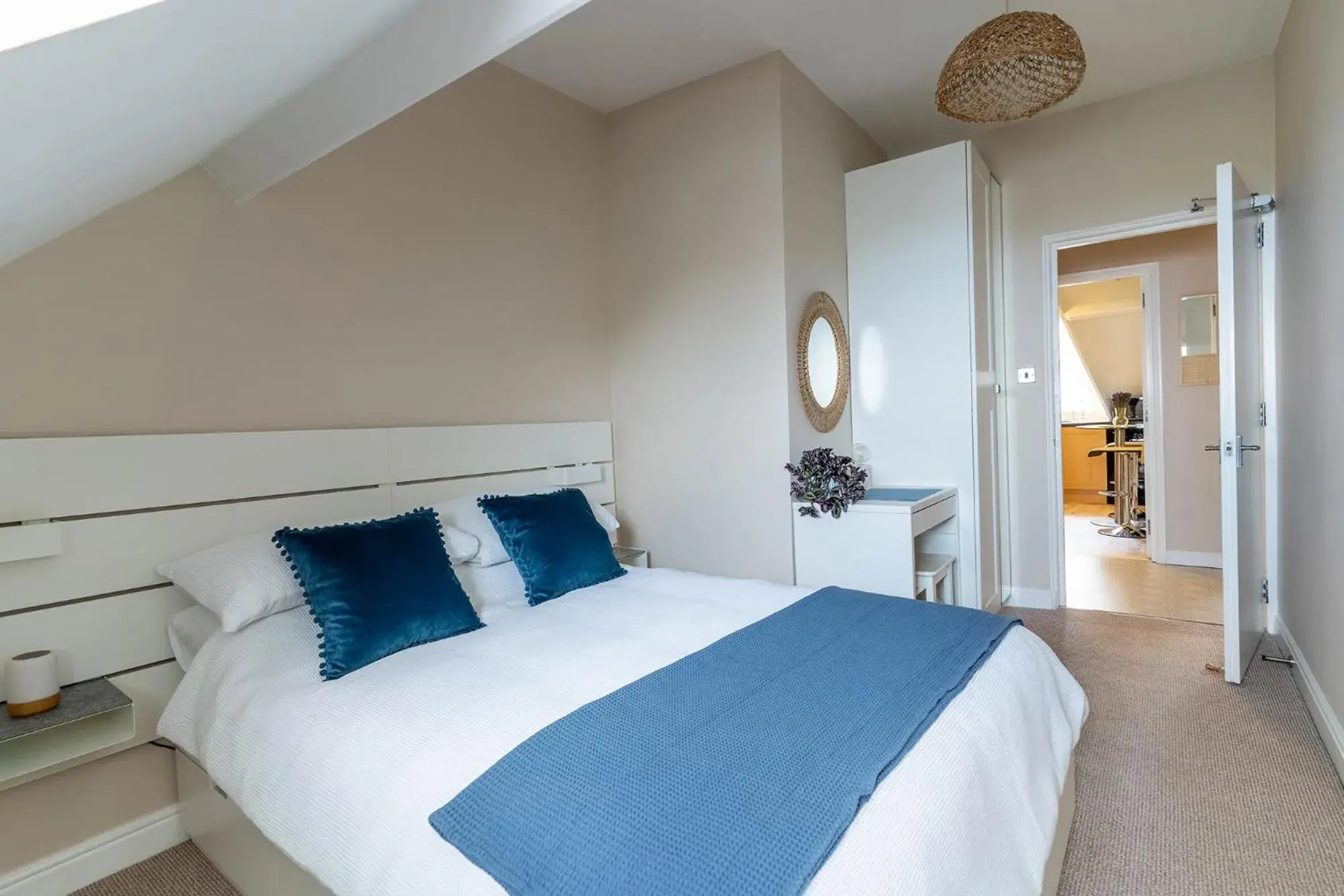 Two-Bedroom Apartment with Sea View in Stowaways Loft Two-Bedroom Apartment with Sea View in Stowaways Loft