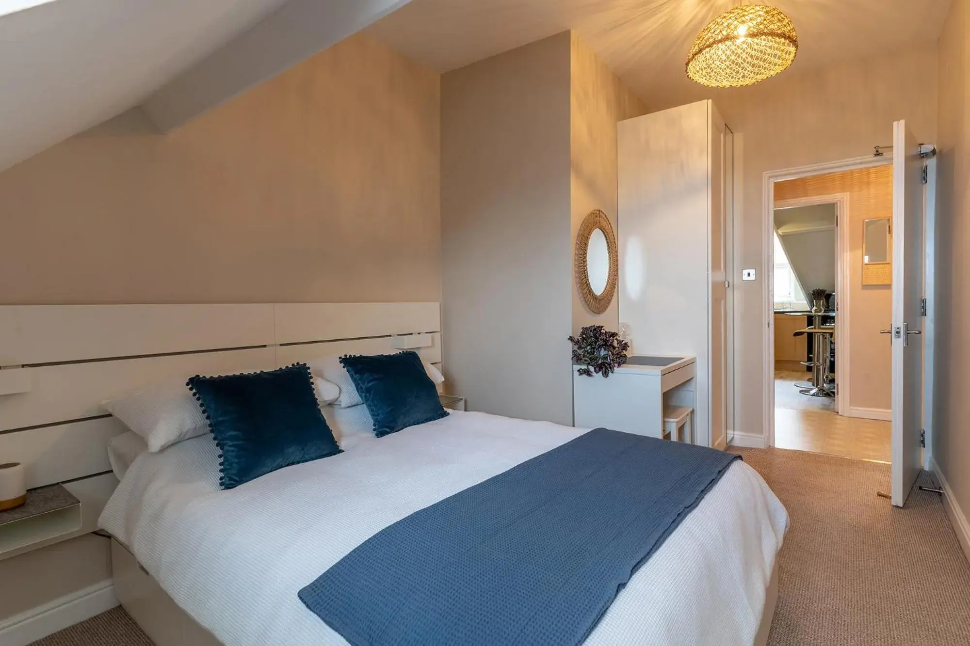 Two-Bedroom Apartment with Sea View in Stowaways Loft Two-Bedroom Apartment with Sea View in Stowaways Loft