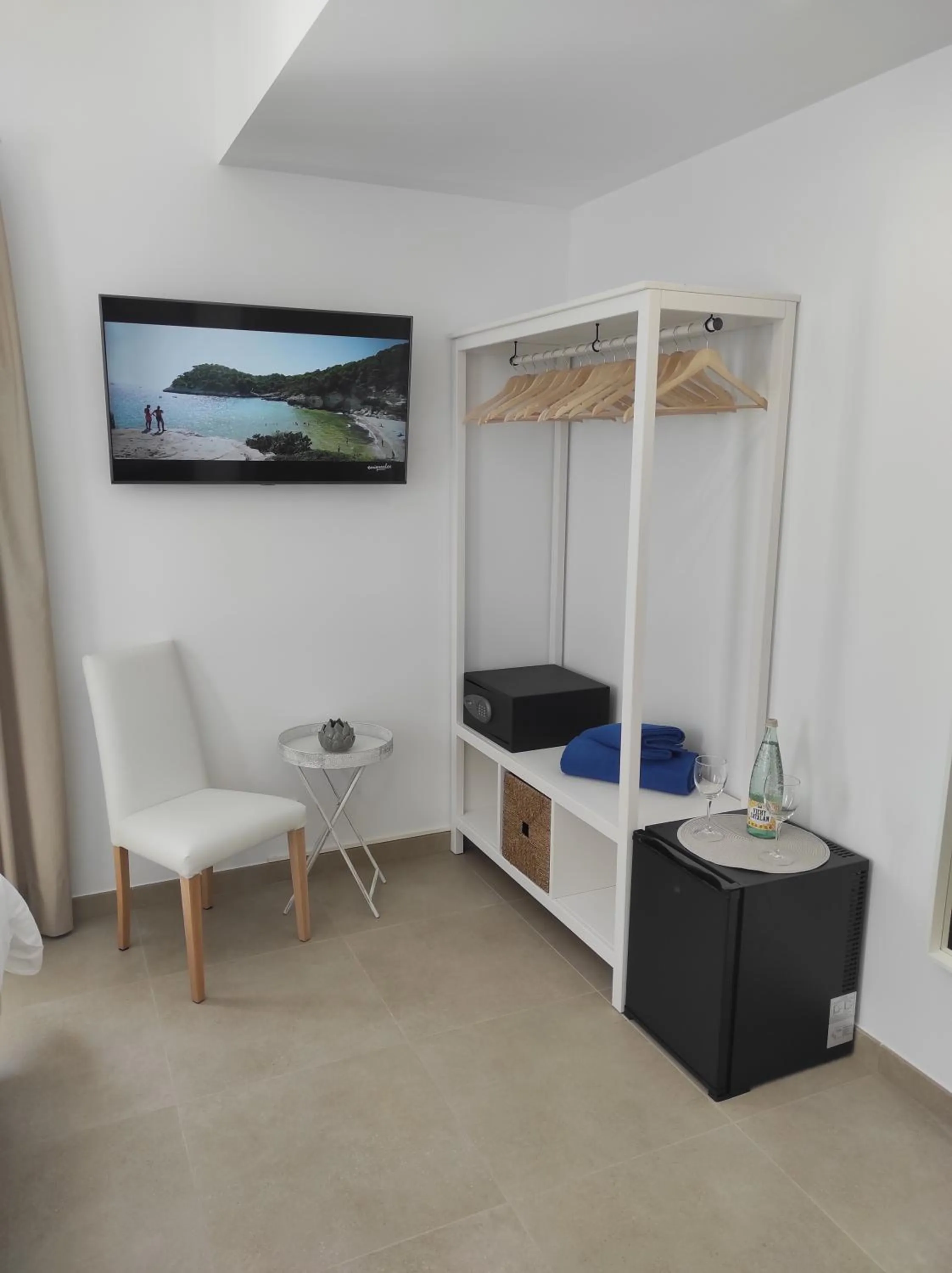 TV and multimedia in Hotel Amano Maison Carrée